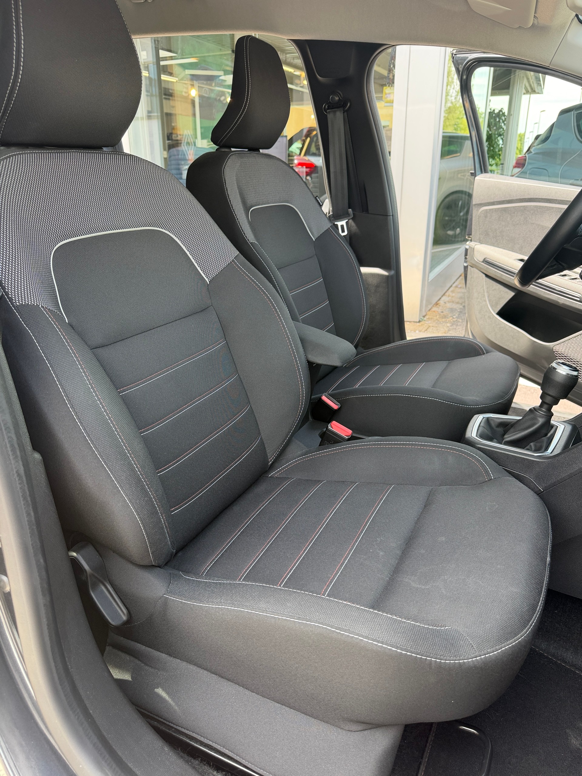 DACIA Jogger TCe 110 Extreme-image-9
