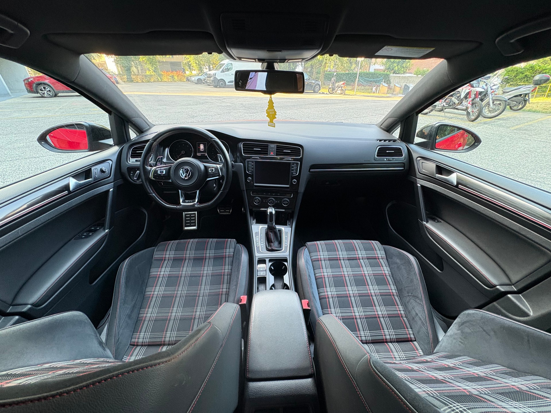 VW Golf 2.0 TSI GTI Performance DSG-image-4