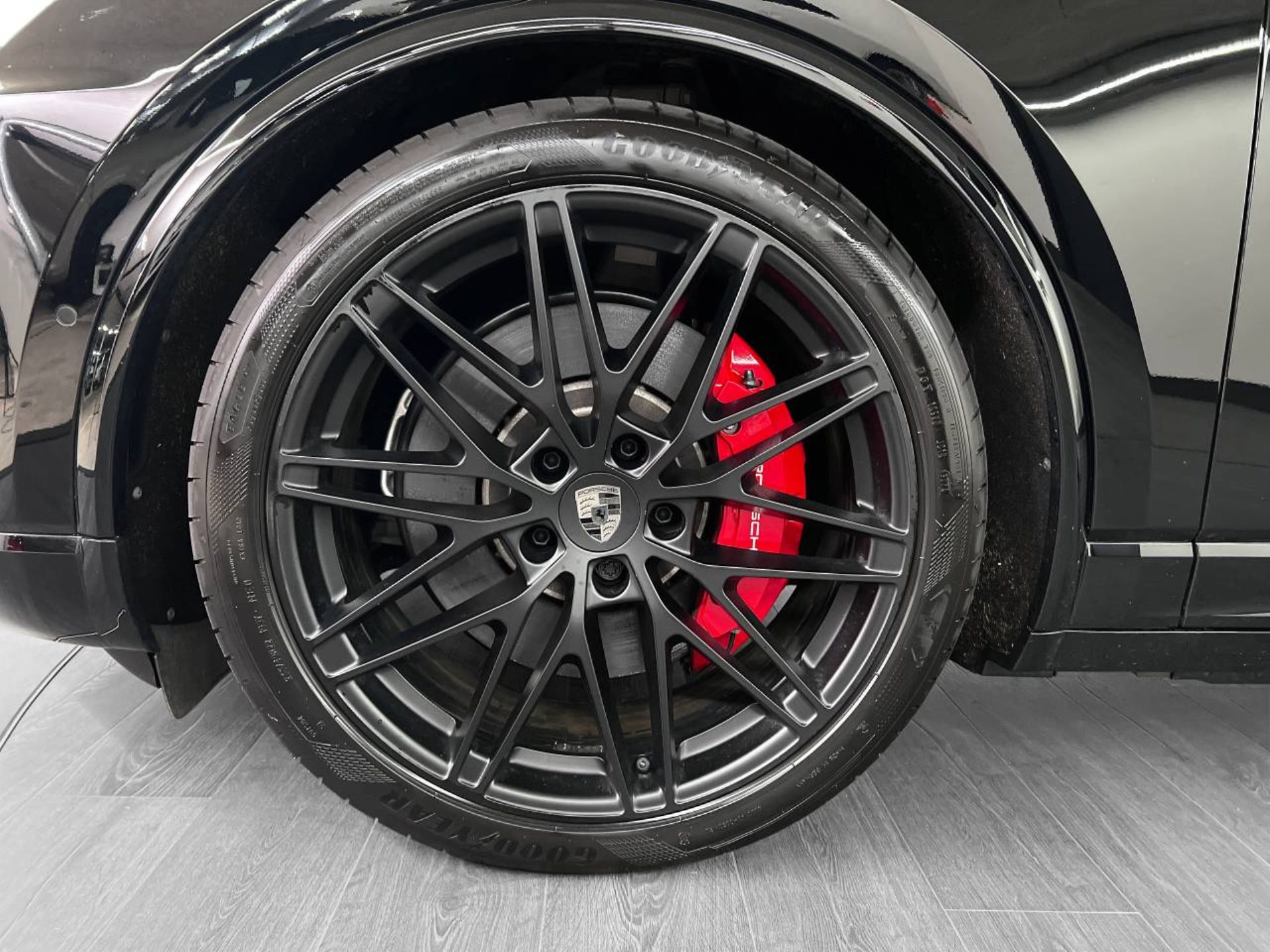 PORSCHE Macan Turbo-image-10