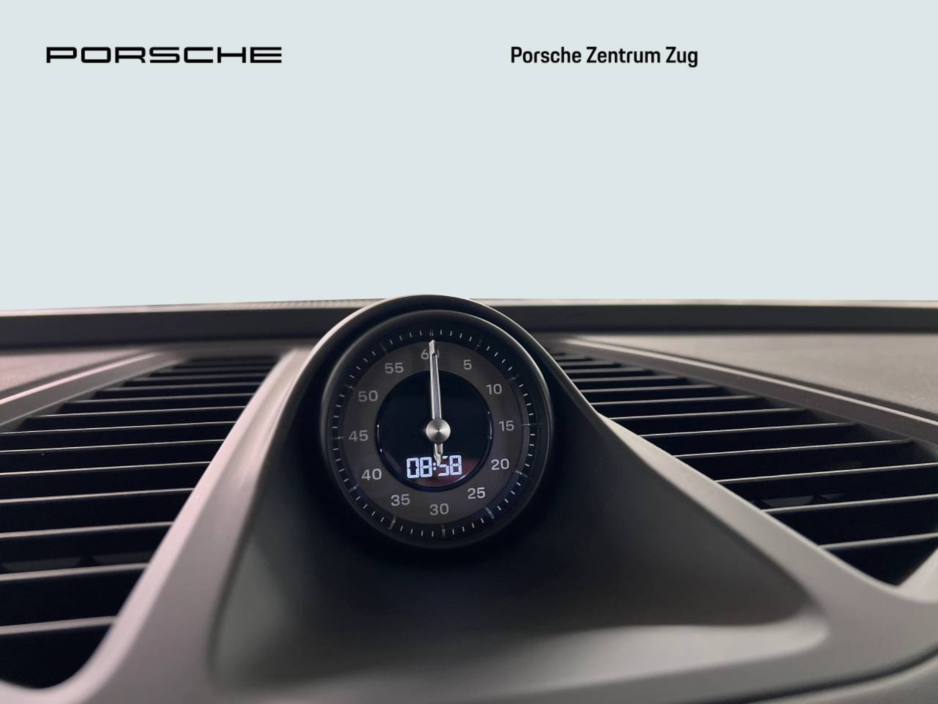 PORSCHE Macan Turbo-image-27