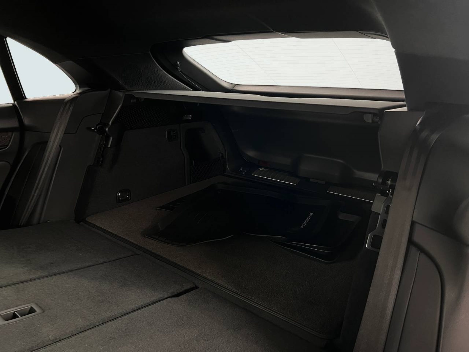 PORSCHE Macan Turbo-image-25