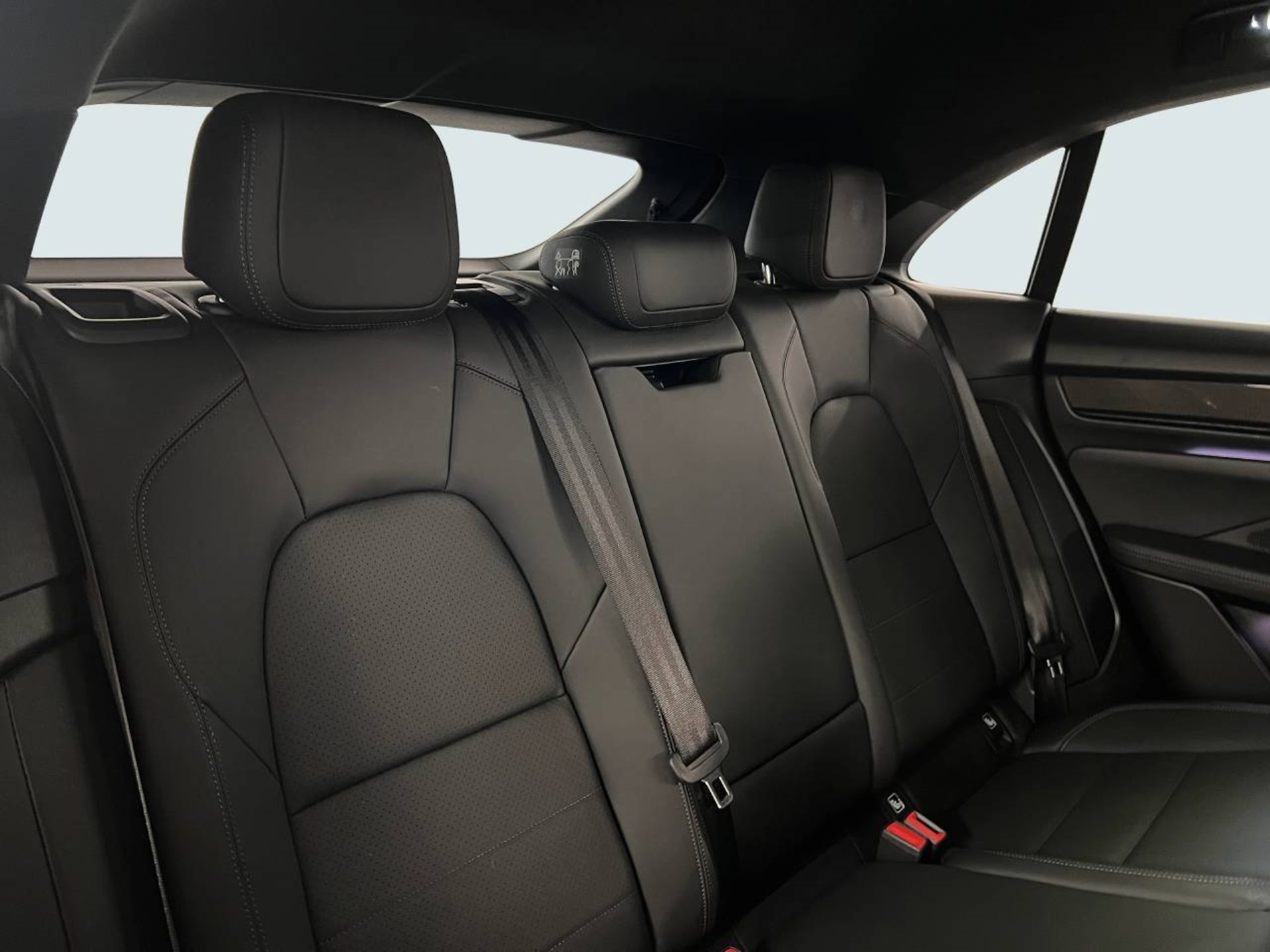 PORSCHE Macan Turbo-image-24