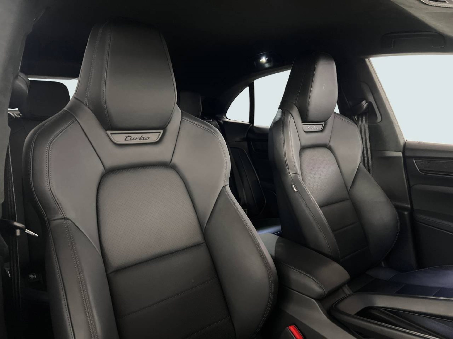 PORSCHE Macan Turbo-image-20