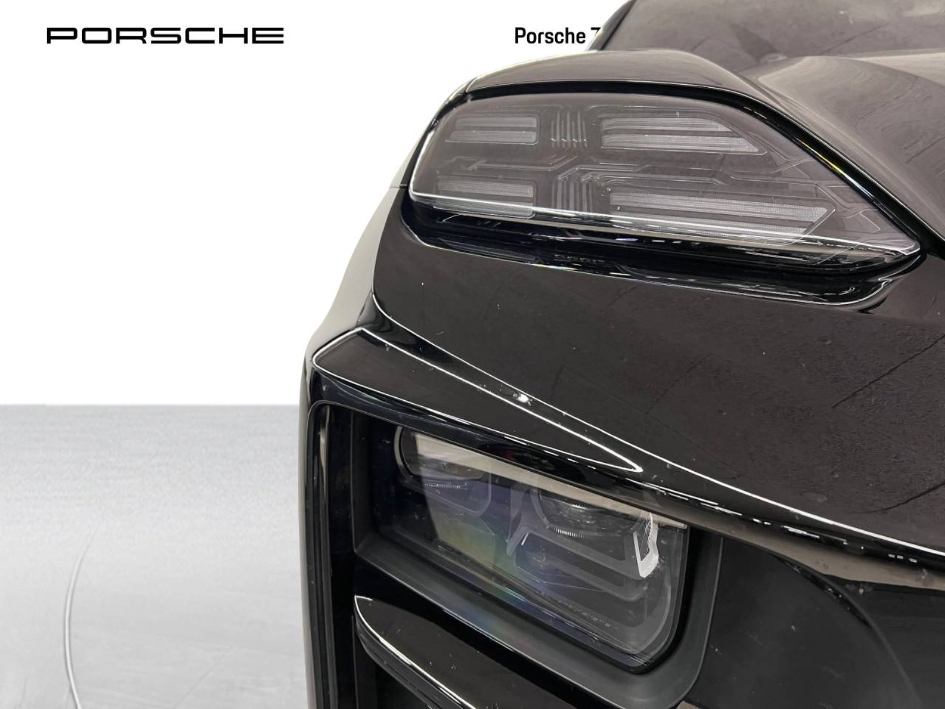 PORSCHE Macan Turbo-image-11