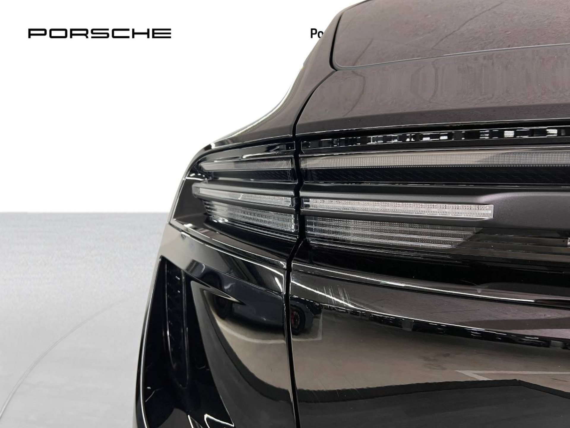 PORSCHE Macan Turbo-image-12