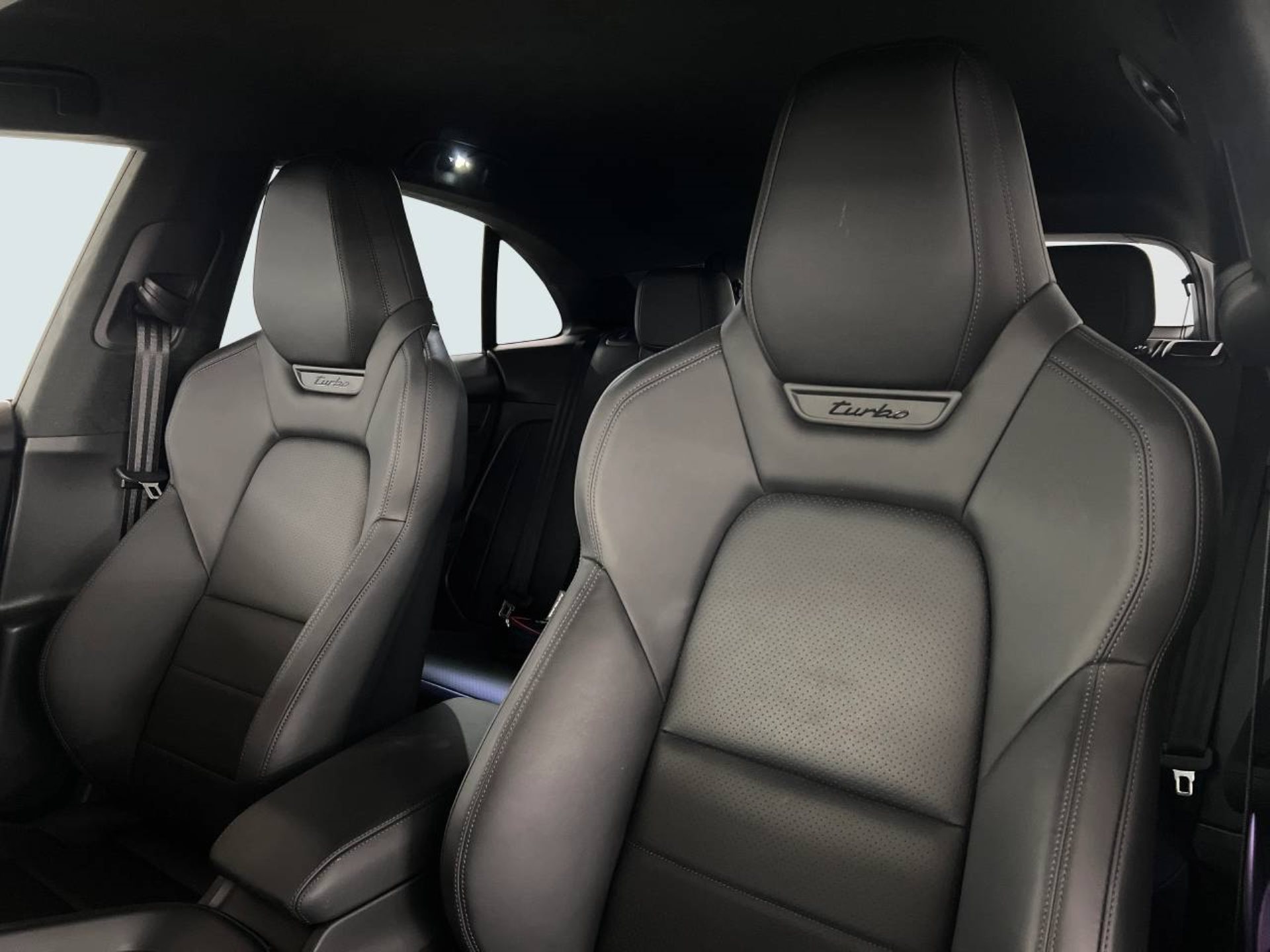 PORSCHE Macan Turbo-image-4
