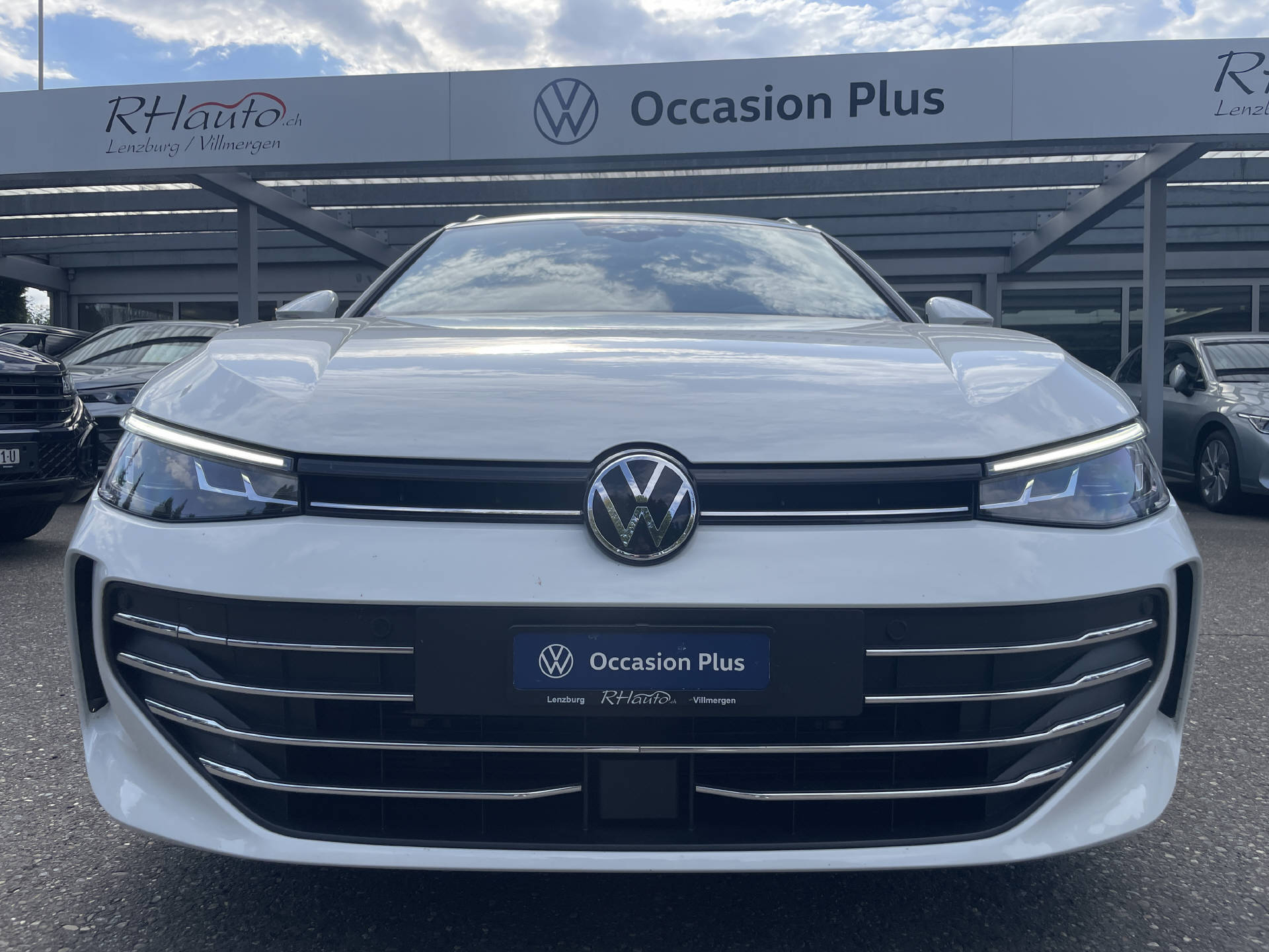 VW Passat Variant 2.0 TDI Business DSG-image-1