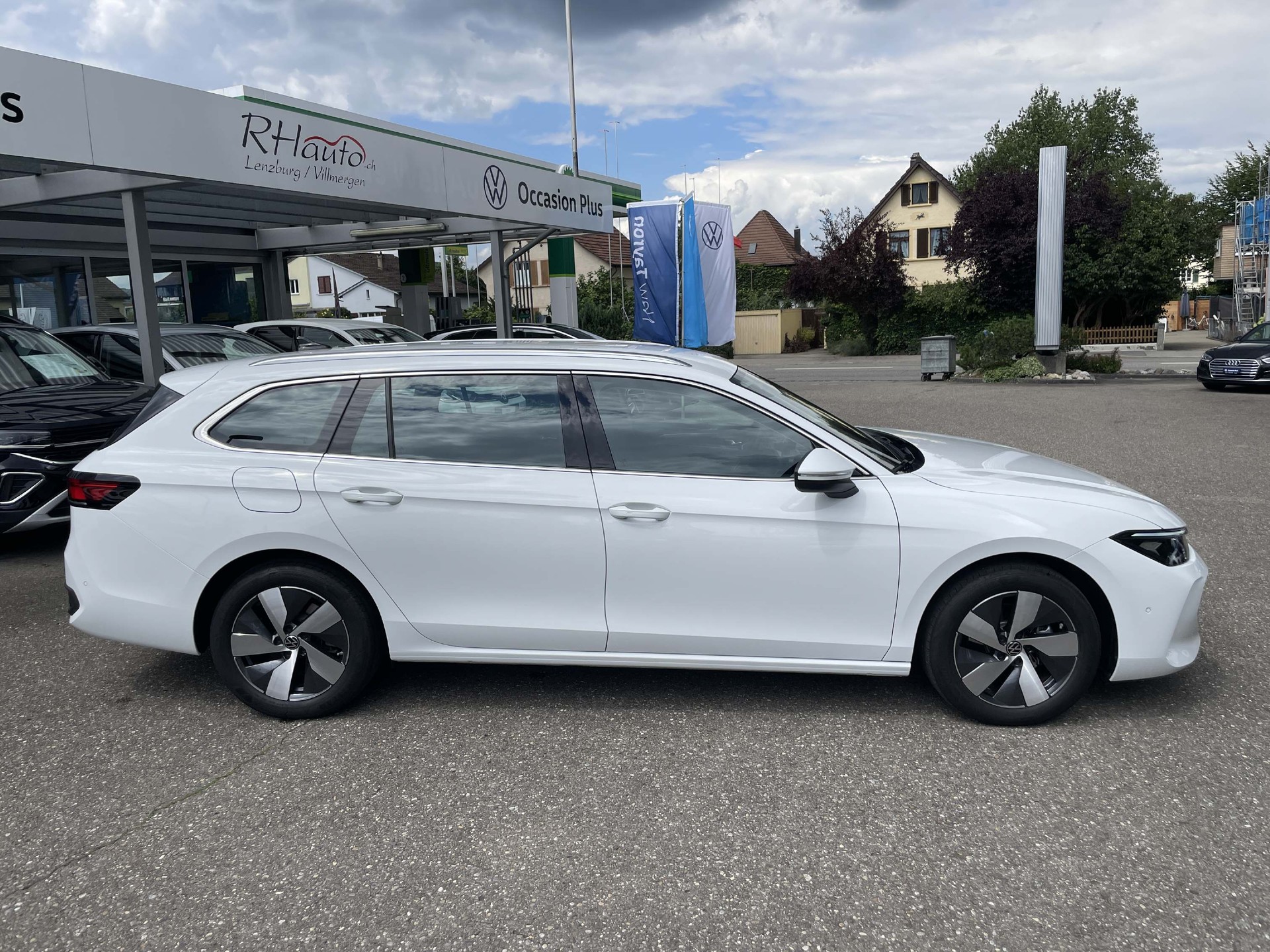VW Passat Variant 2.0 TDI Business DSG-image-2