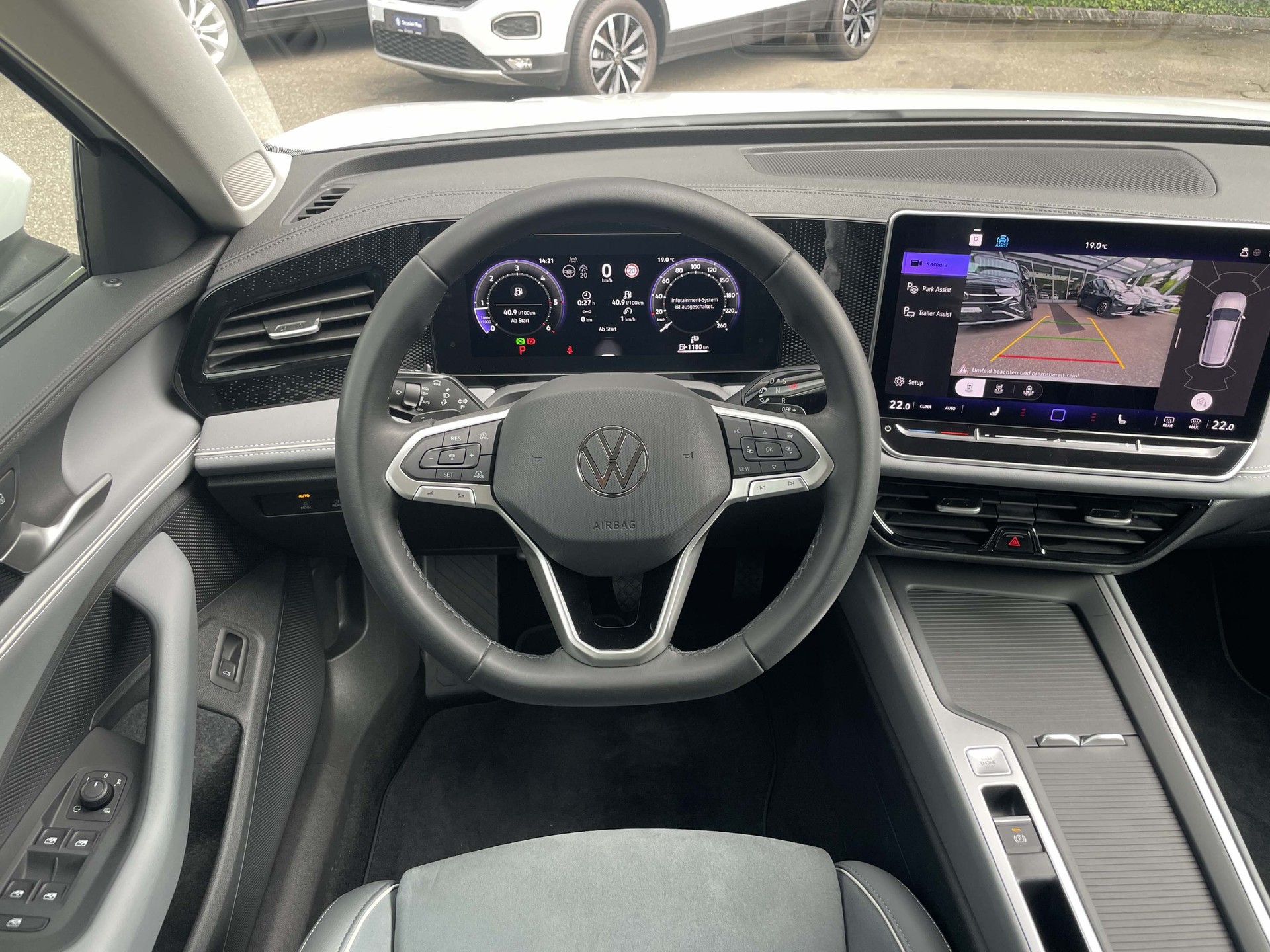VW Passat Variant 2.0 TDI Business DSG-image-9