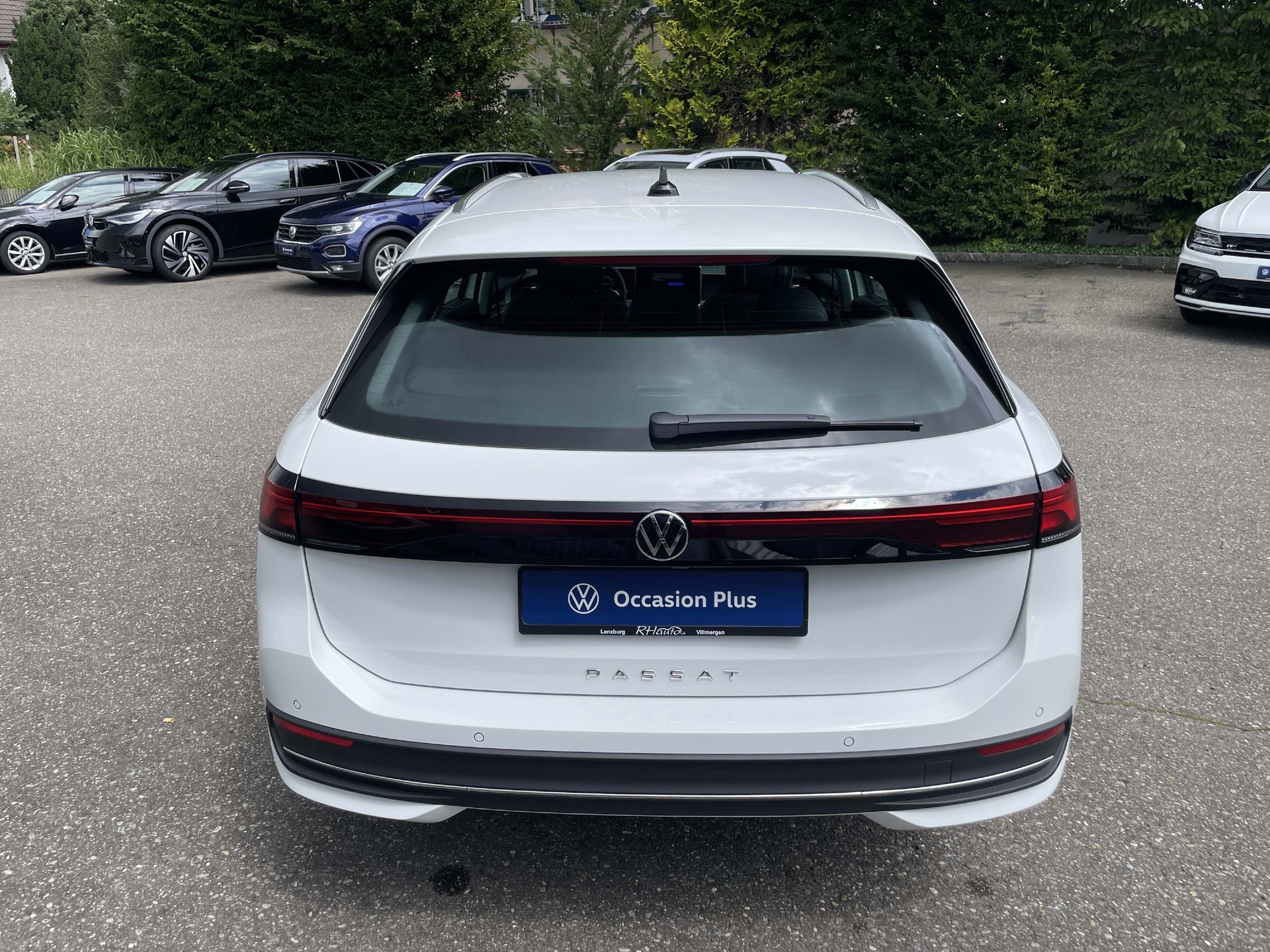 VW Passat Variant 2.0 TDI Business DSG-image-4
