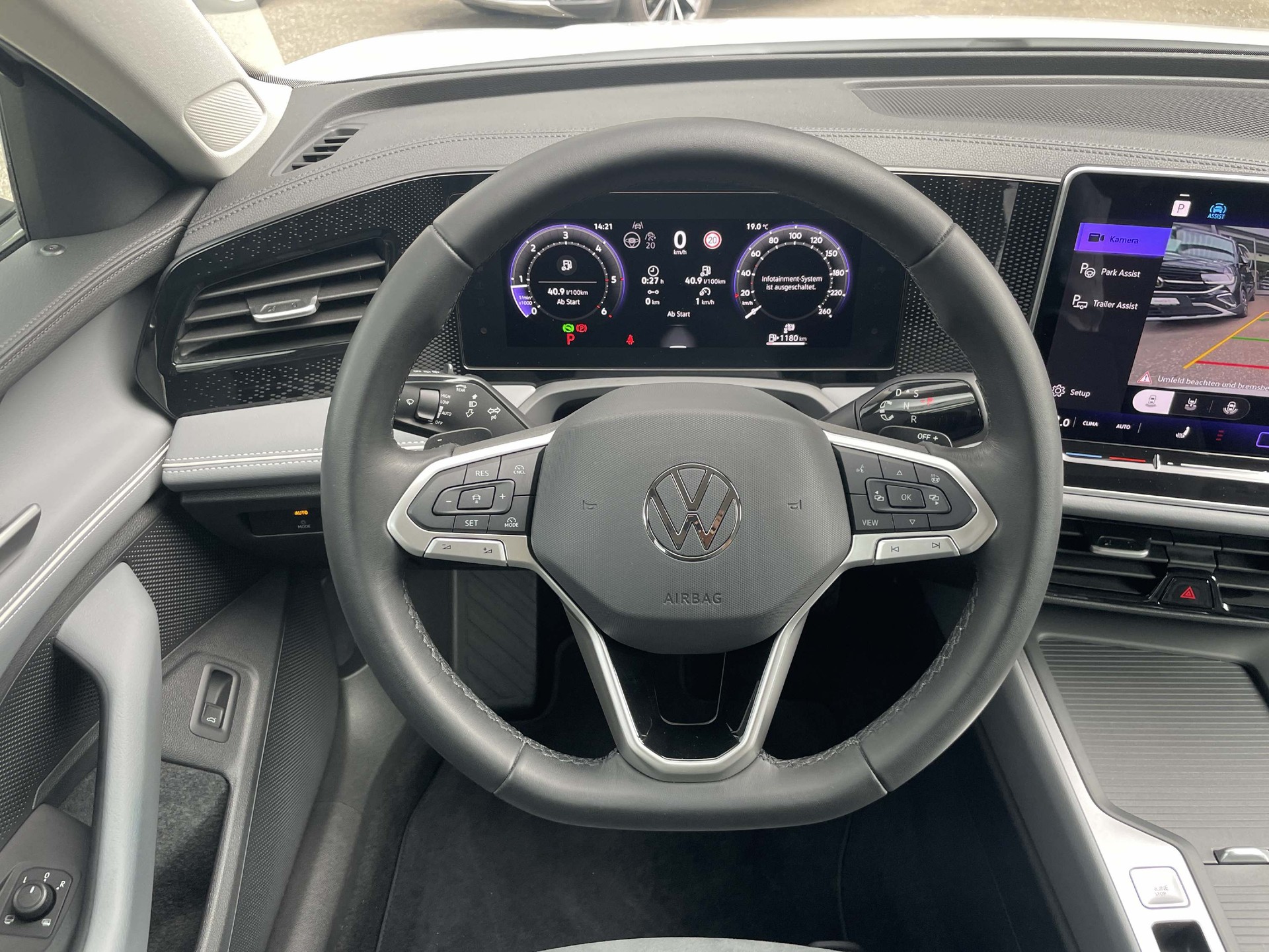 VW Passat Variant 2.0 TDI Business DSG-image-10