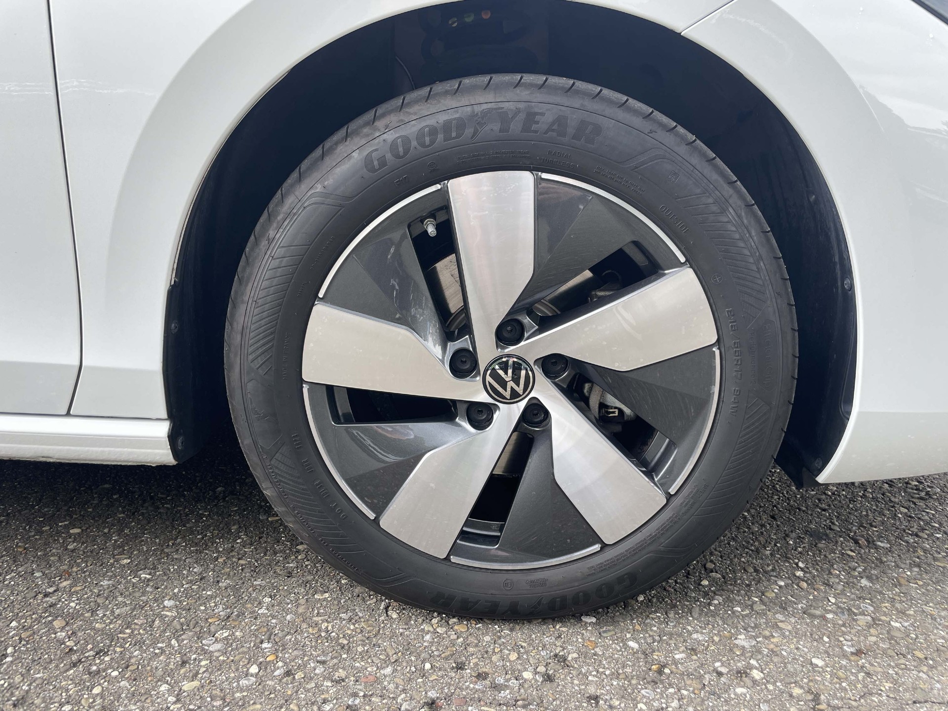 VW Passat Variant 2.0 TDI Business DSG-image-14
