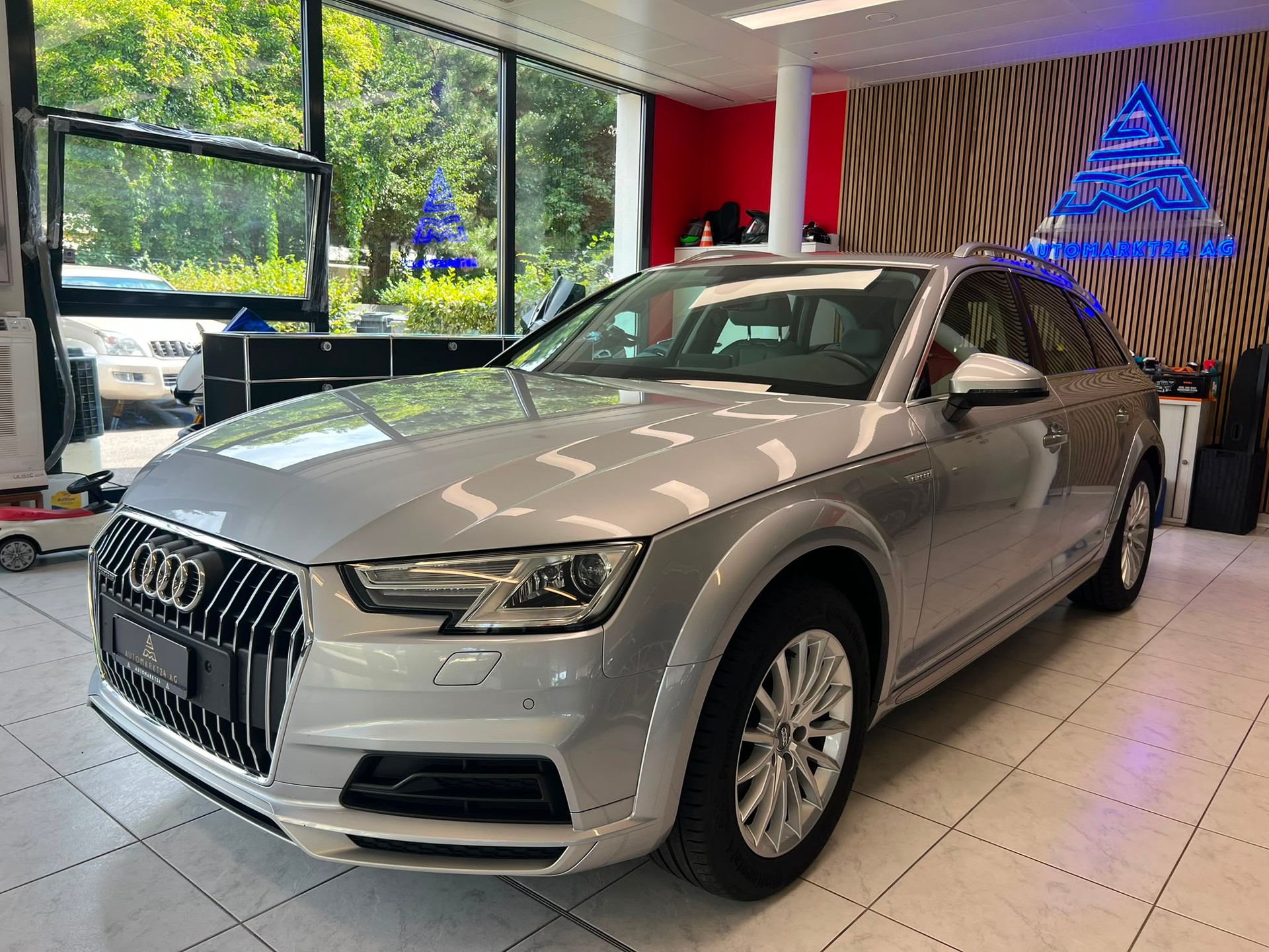 AUDI A4 Allroad 2.0 TDI 190 quattro S-Tronic-image-2