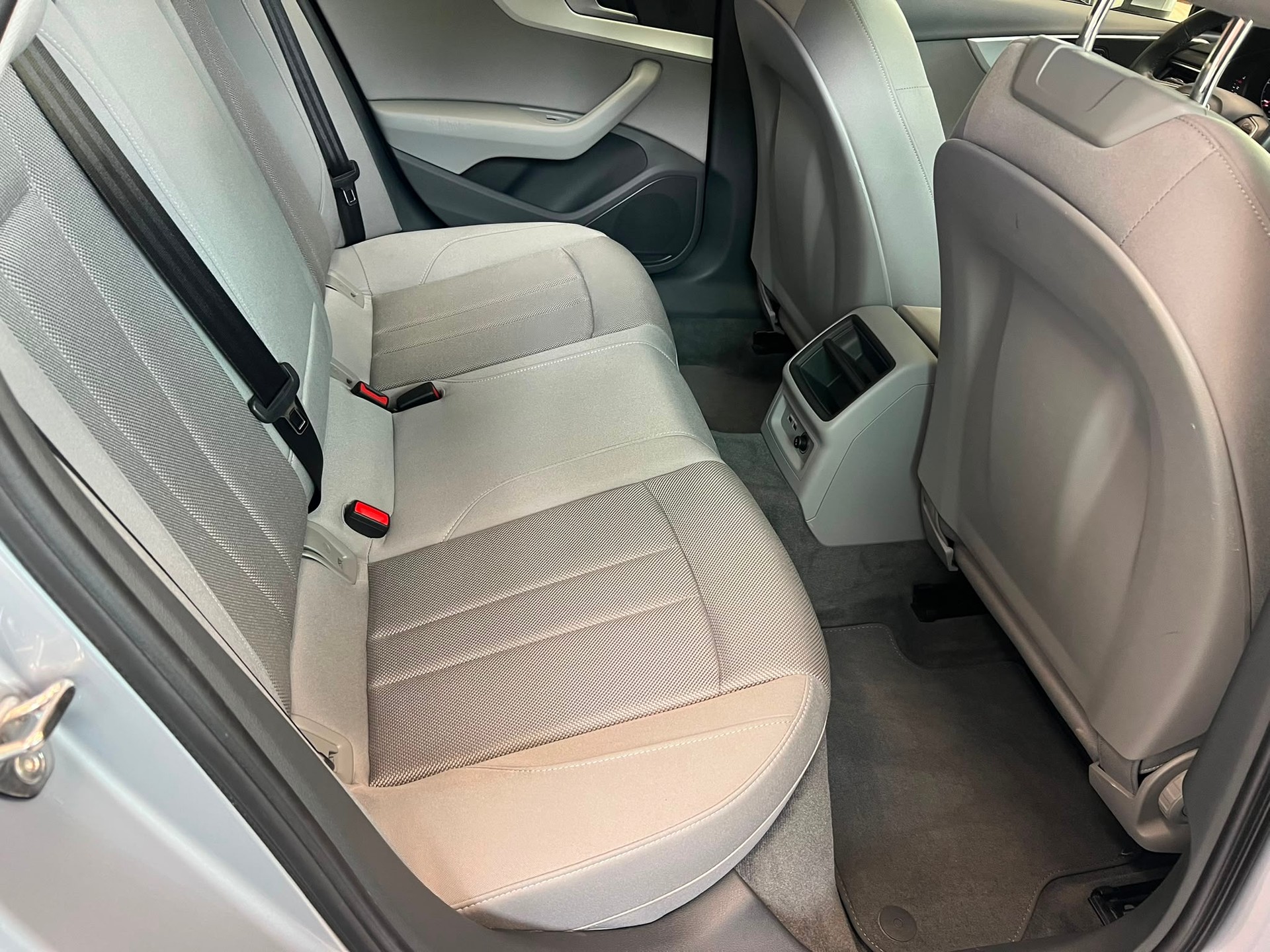 AUDI A4 Allroad 2.0 TDI 190 quattro S-Tronic-image-11