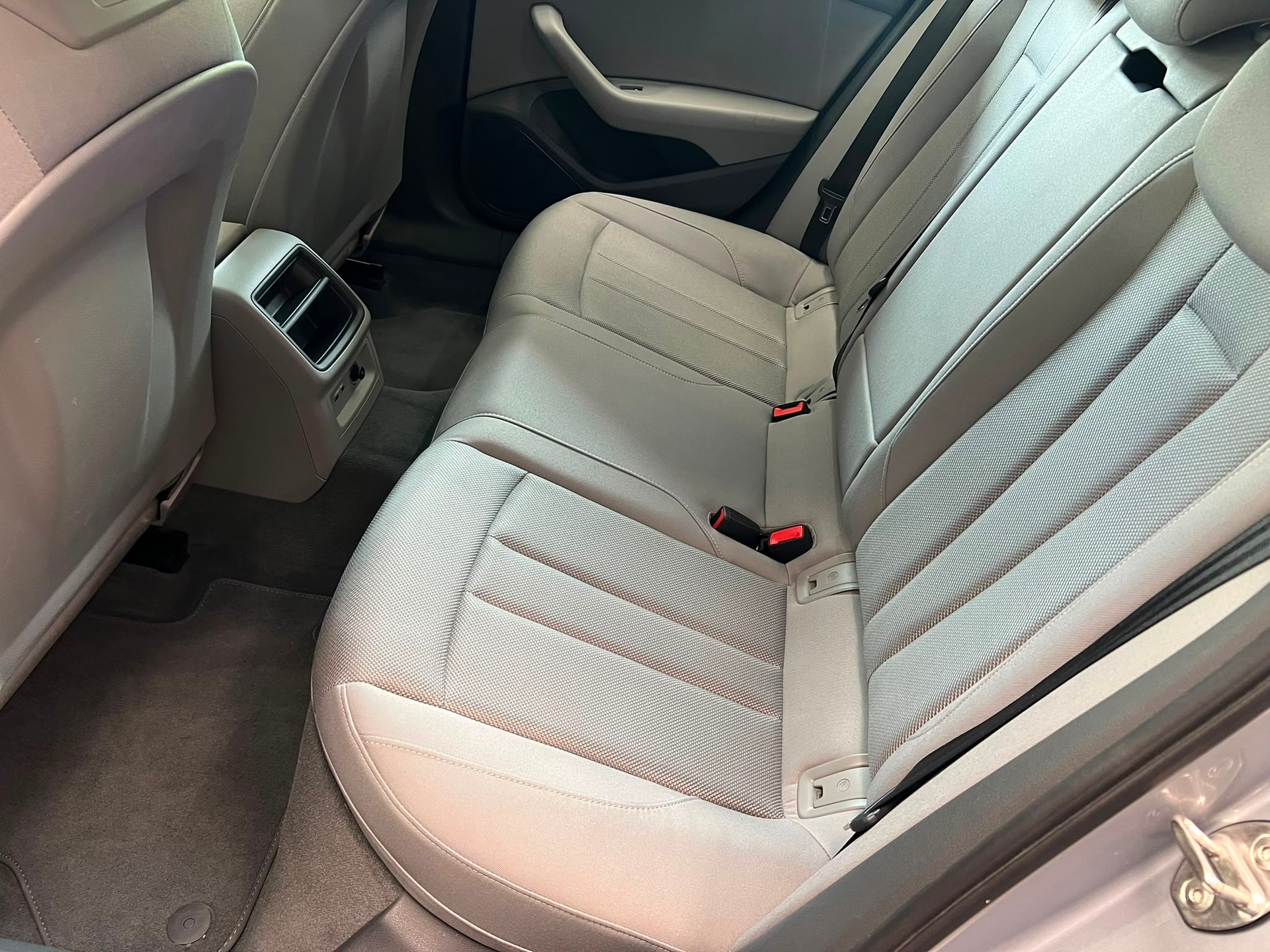AUDI A4 Allroad 2.0 TDI 190 quattro S-Tronic-image-9