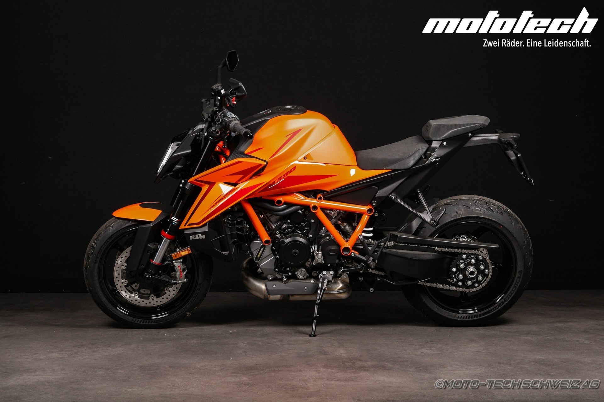 KTM 1390 Super Duke R-showroom-element-3