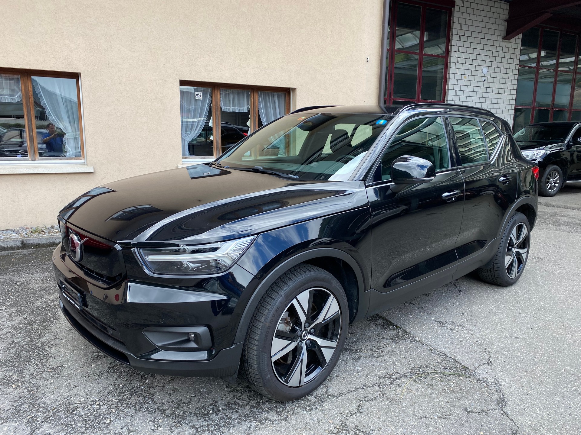 VOLVO XC40 P8 AWD Pure Electric R-Design-image-13