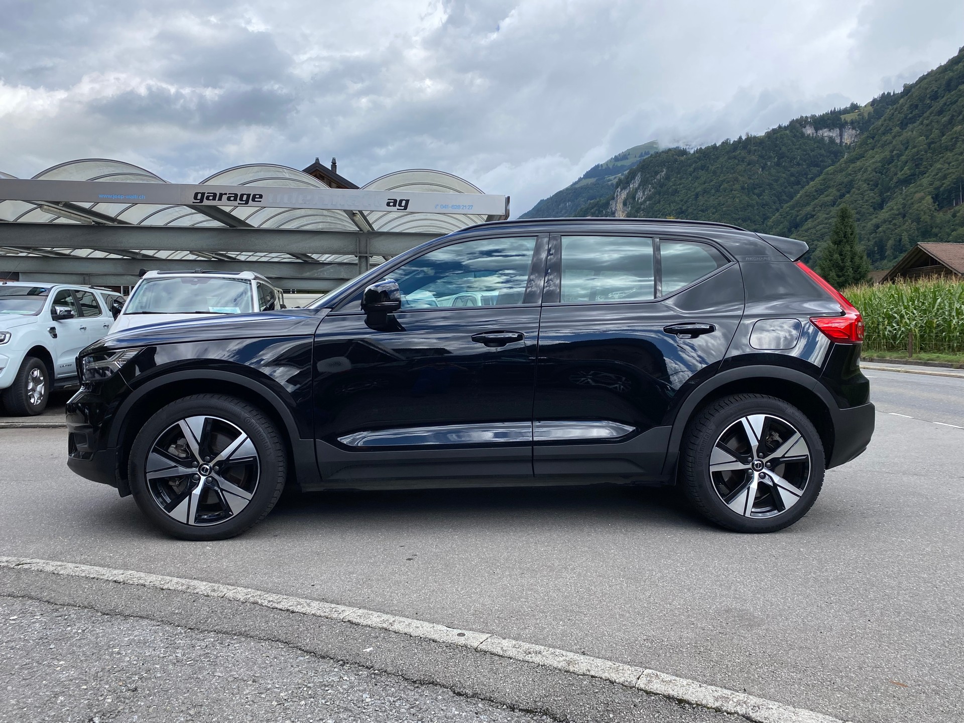 VOLVO XC40 P8 AWD Pure Electric R-Design-image-0