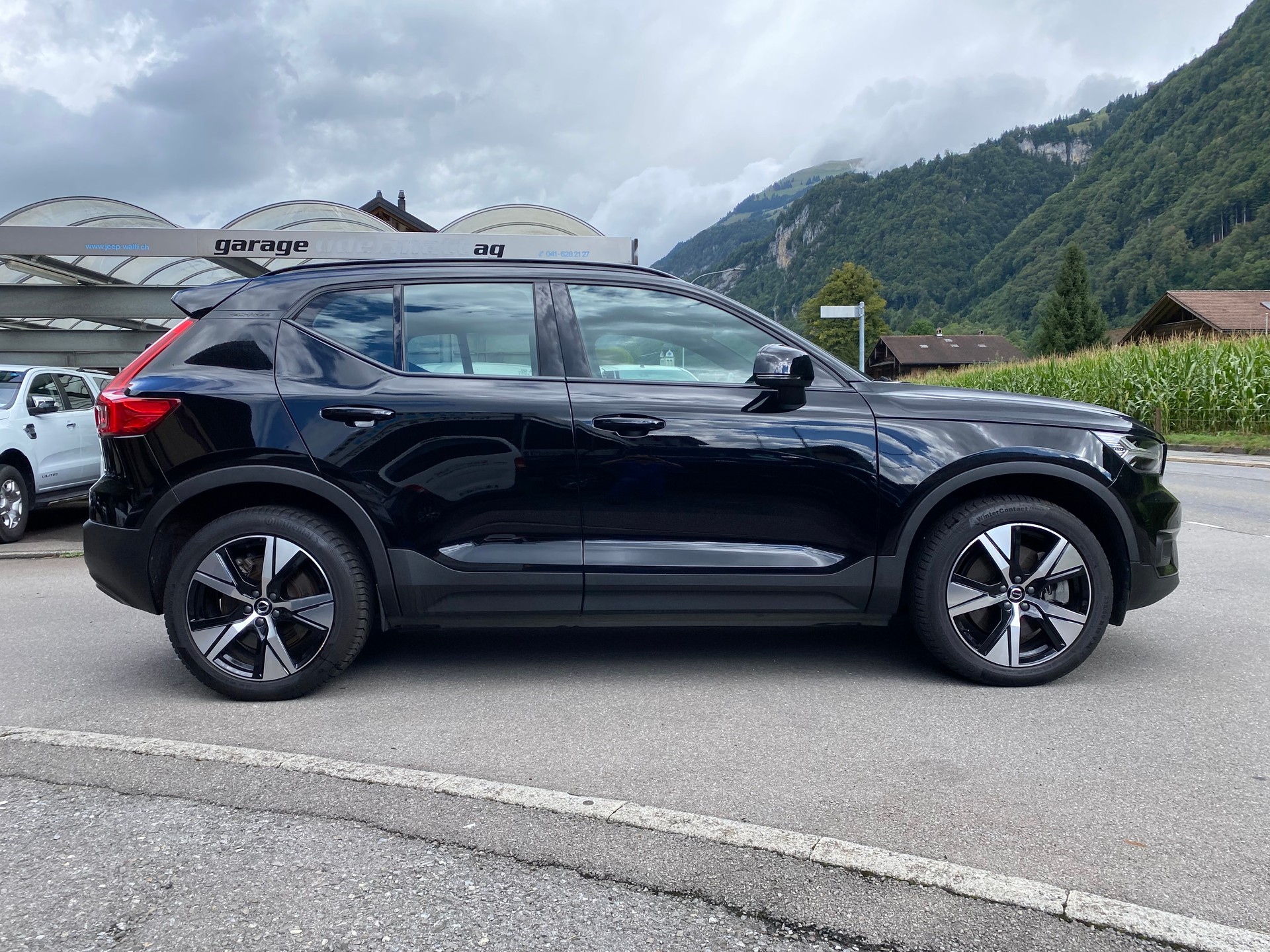 VOLVO XC40 P8 AWD Pure Electric R-Design-image-15