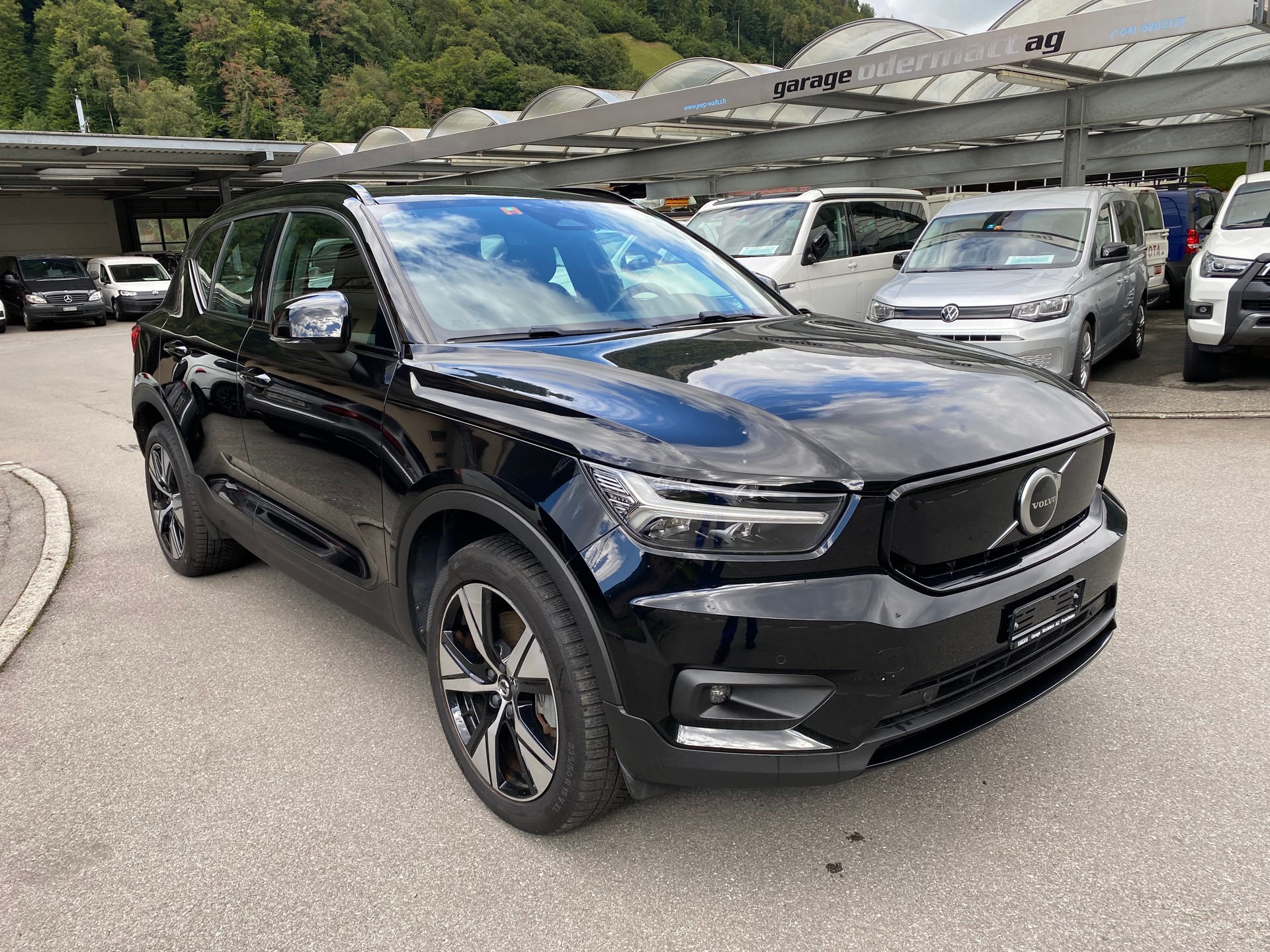 VOLVO XC40 P8 AWD Pure Electric R-Design-image-10