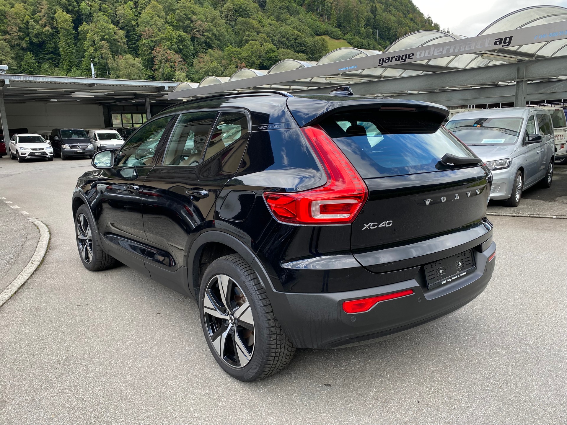 VOLVO XC40 P8 AWD Pure Electric R-Design-image-14