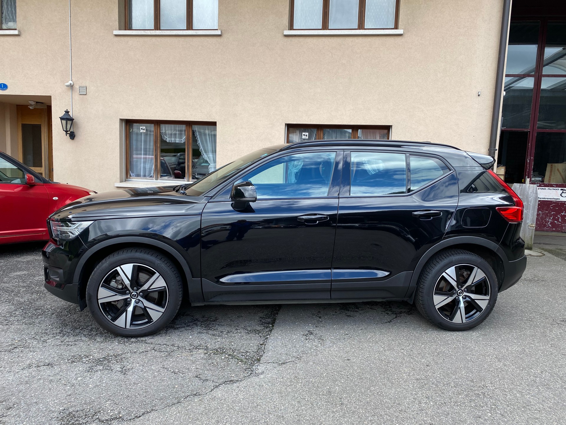 VOLVO XC40 P8 AWD Pure Electric R-Design-image-11