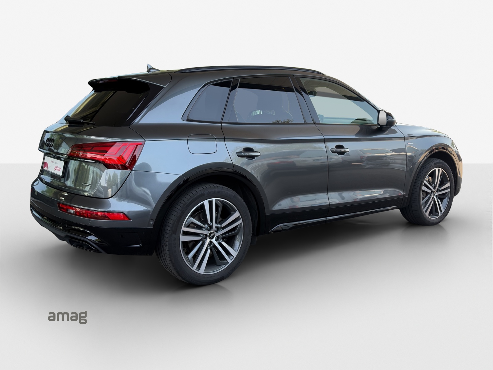 AUDI Q5 40 TDI Black Edition quattro S-tronic-image-4