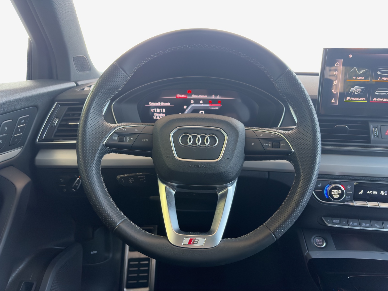 AUDI Q5 40 TDI Black Edition quattro S-tronic-image-9