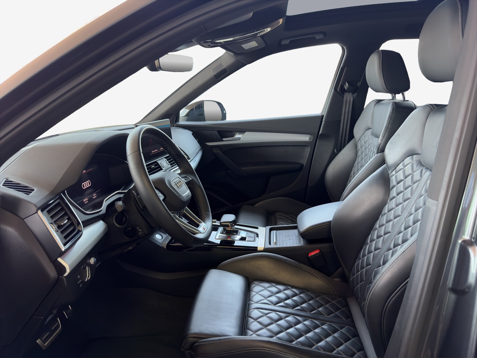 AUDI Q5 40 TDI Black Edition quattro S-tronic-image-7