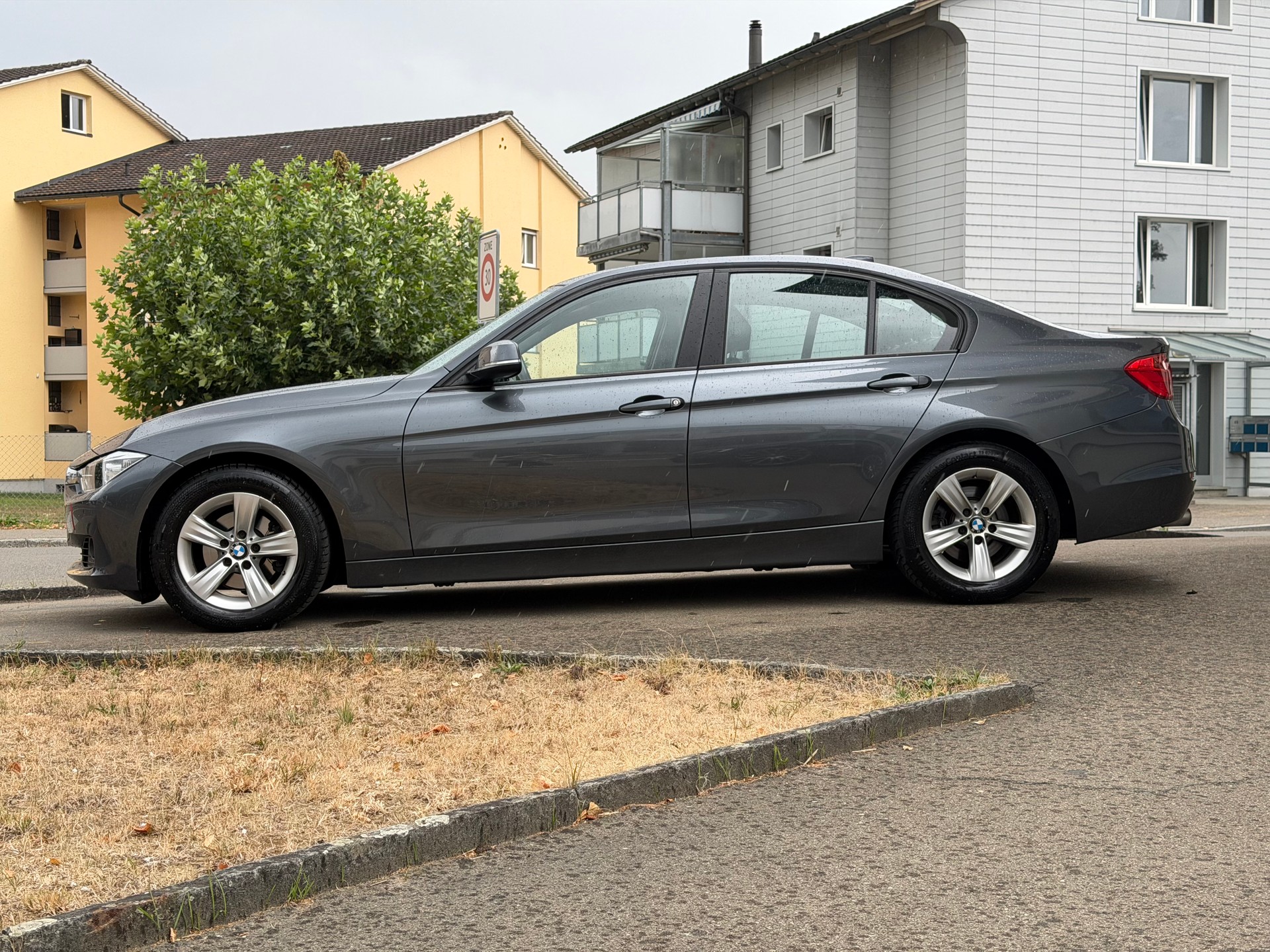 BMW 320i xDrive Sport Line Steptronic-image-3