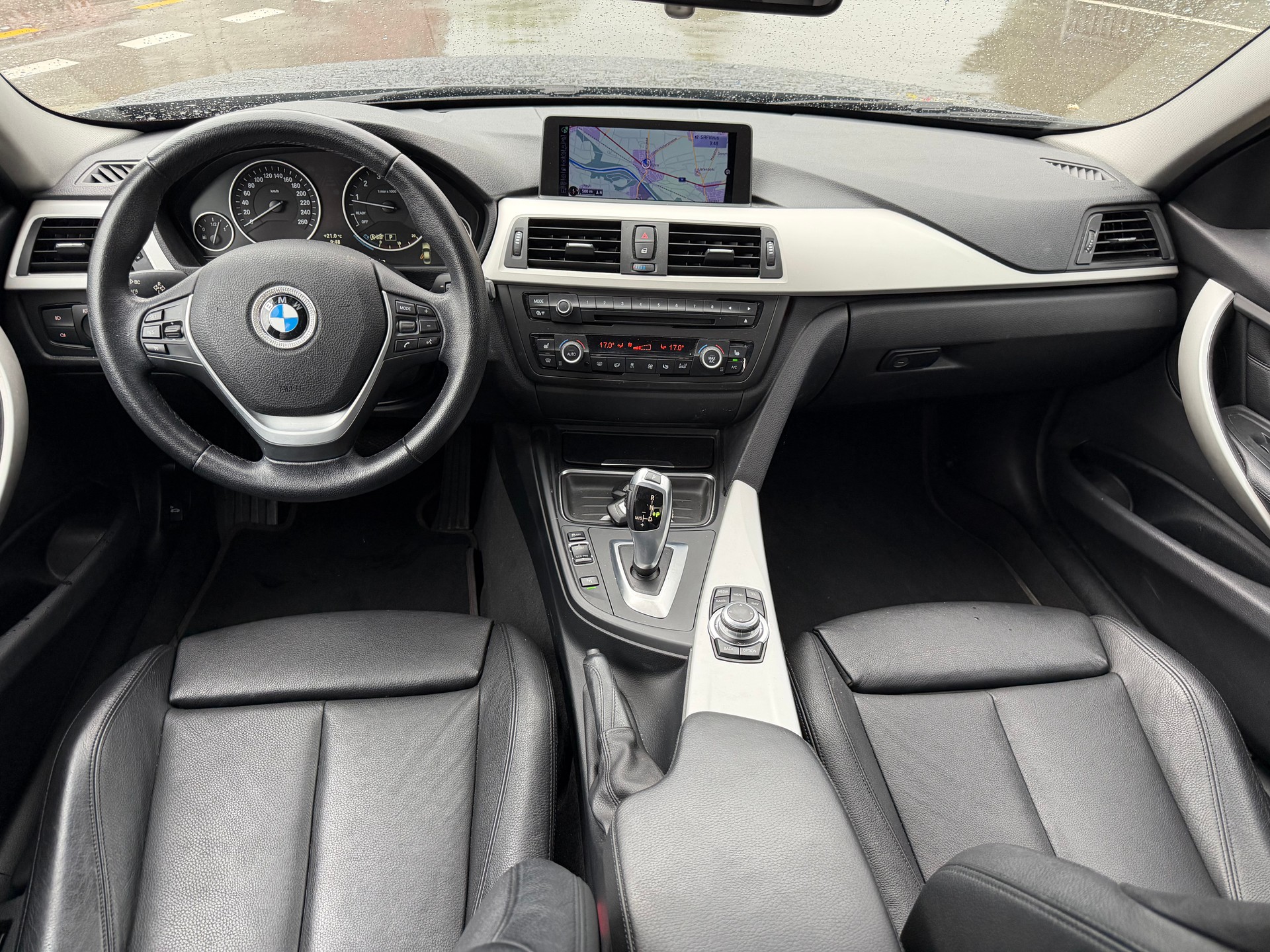 BMW 320i xDrive Sport Line Steptronic-image-7