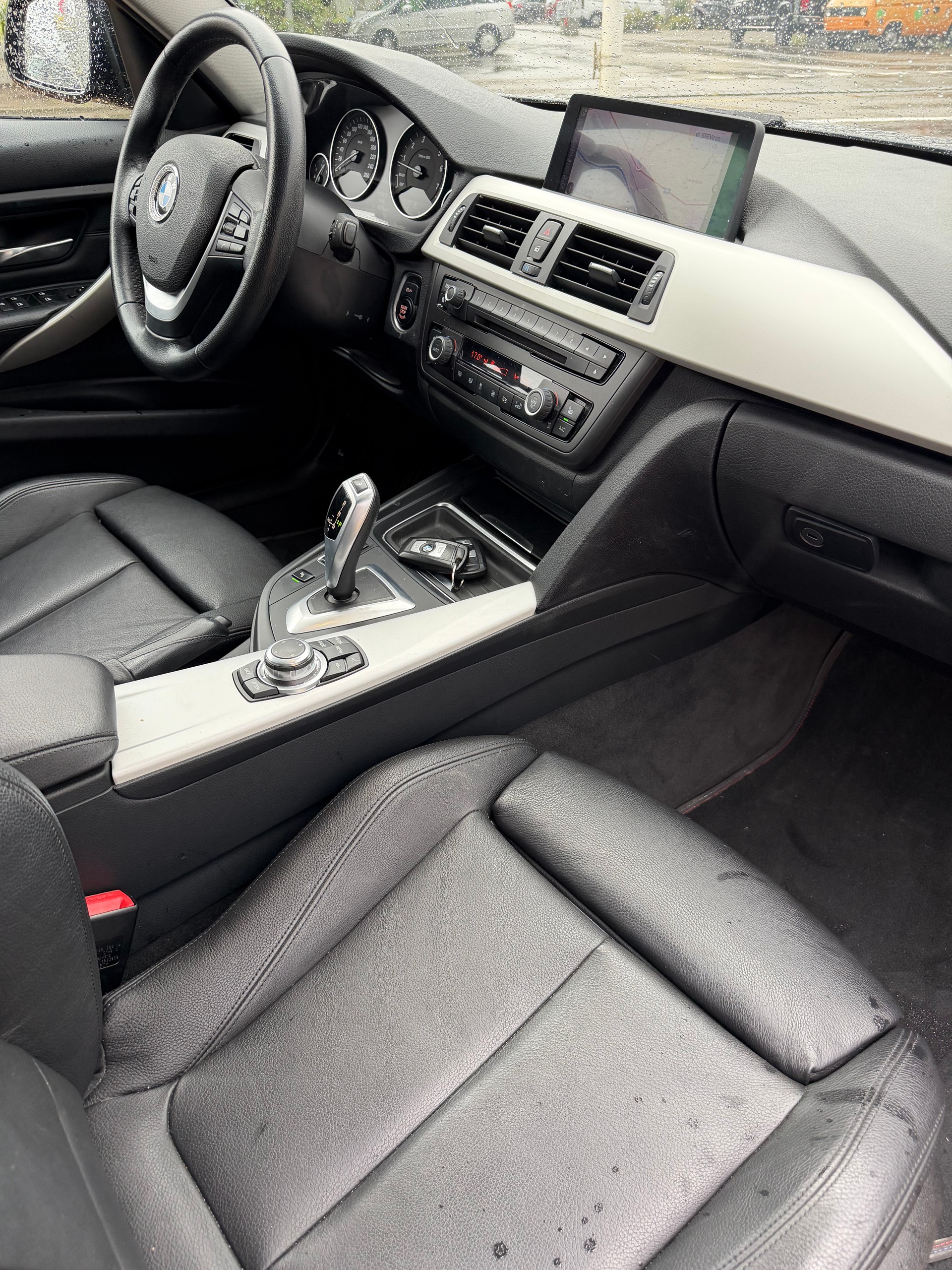 BMW 320i xDrive Sport Line Steptronic-image-9