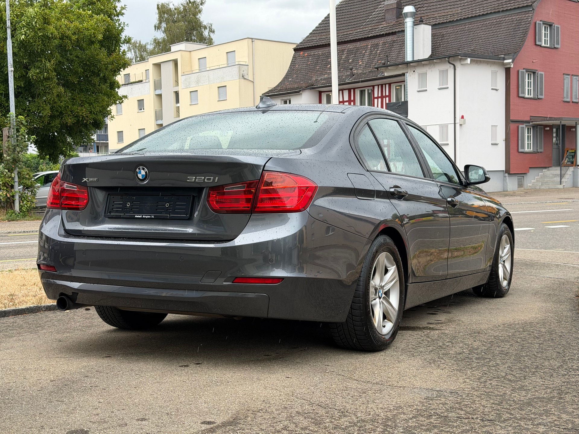 BMW 320i xDrive Sport Line Steptronic-image-4