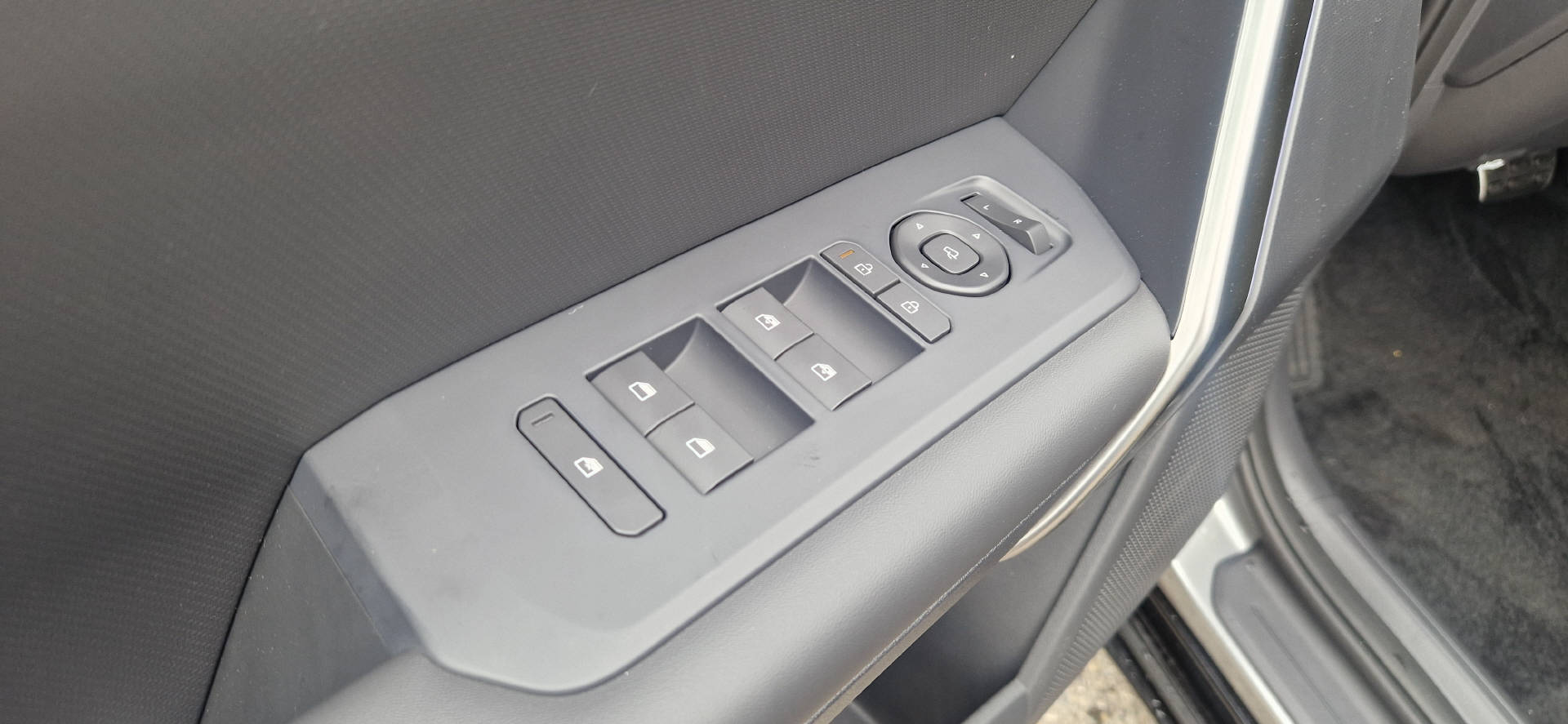 KIA Seltos 1.6 T-GDi X-Line-image-4