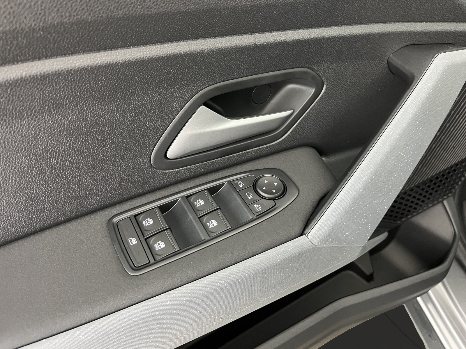 DACIA Bigster 1.2 Hybrid Journey 4WD-image-13