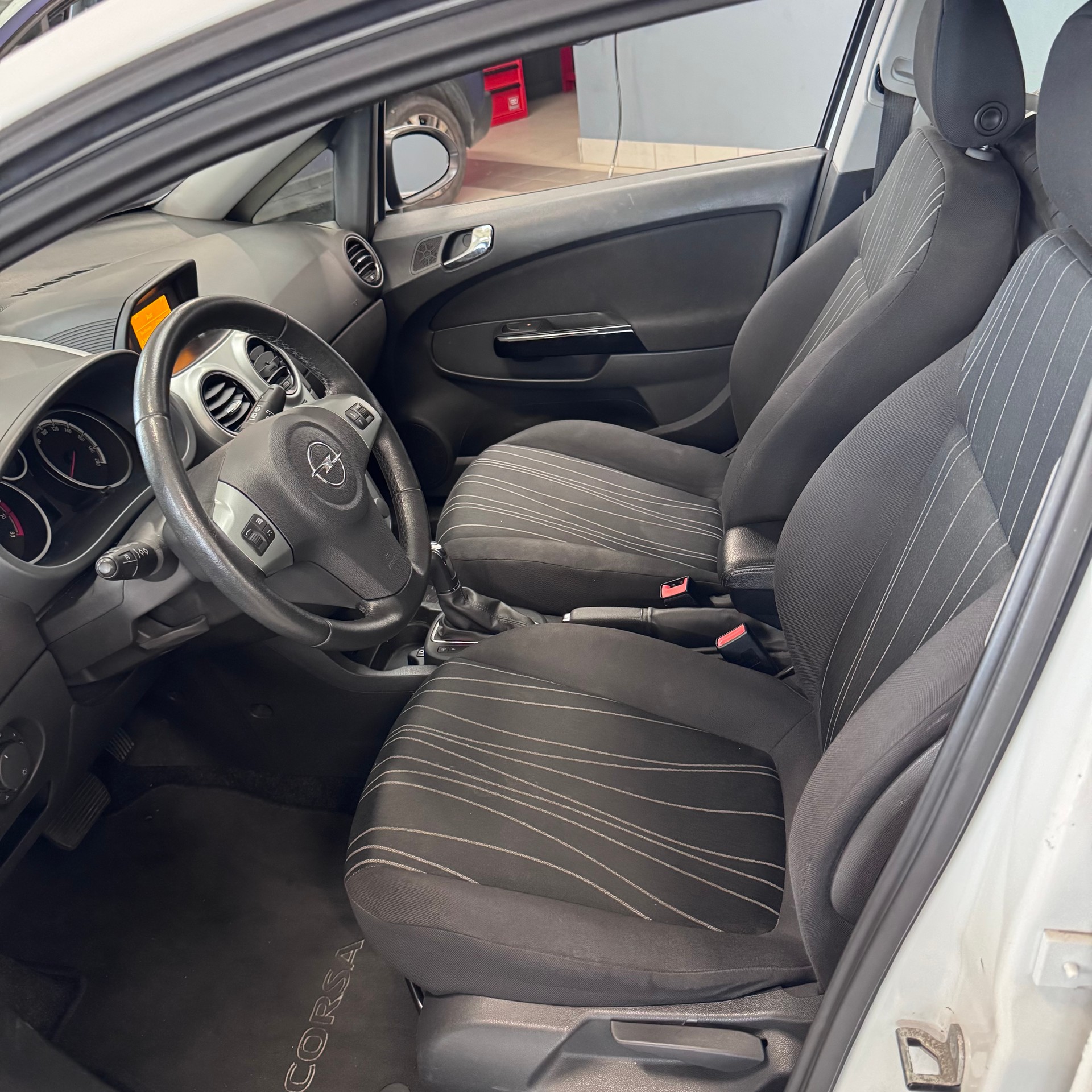 OPEL Corsa 1.4 TP Enjoy-image-6