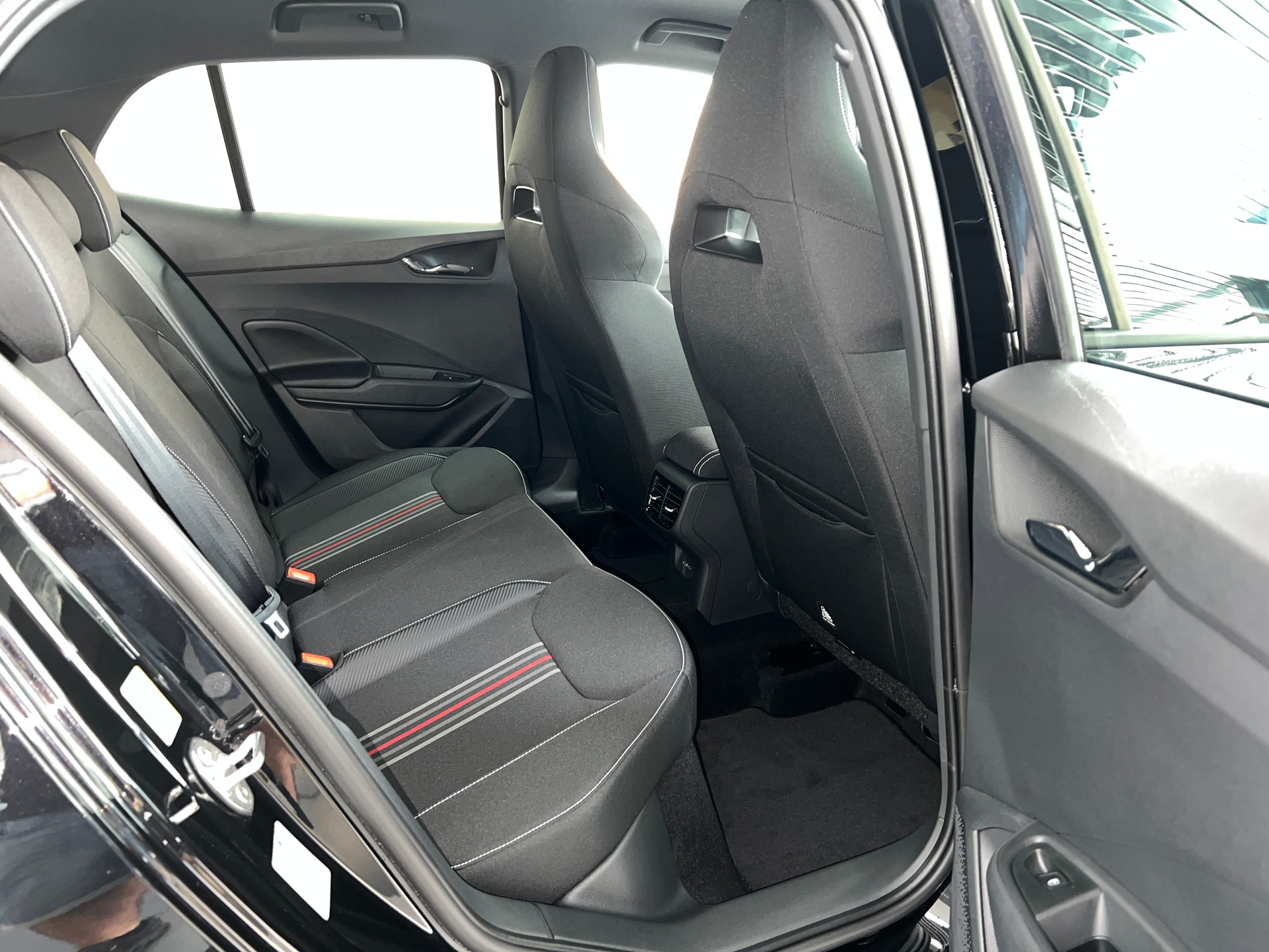SKODA Fabia 1.5 TSI Monte Carlo DSG / 5 Jahre Garantie-image-4