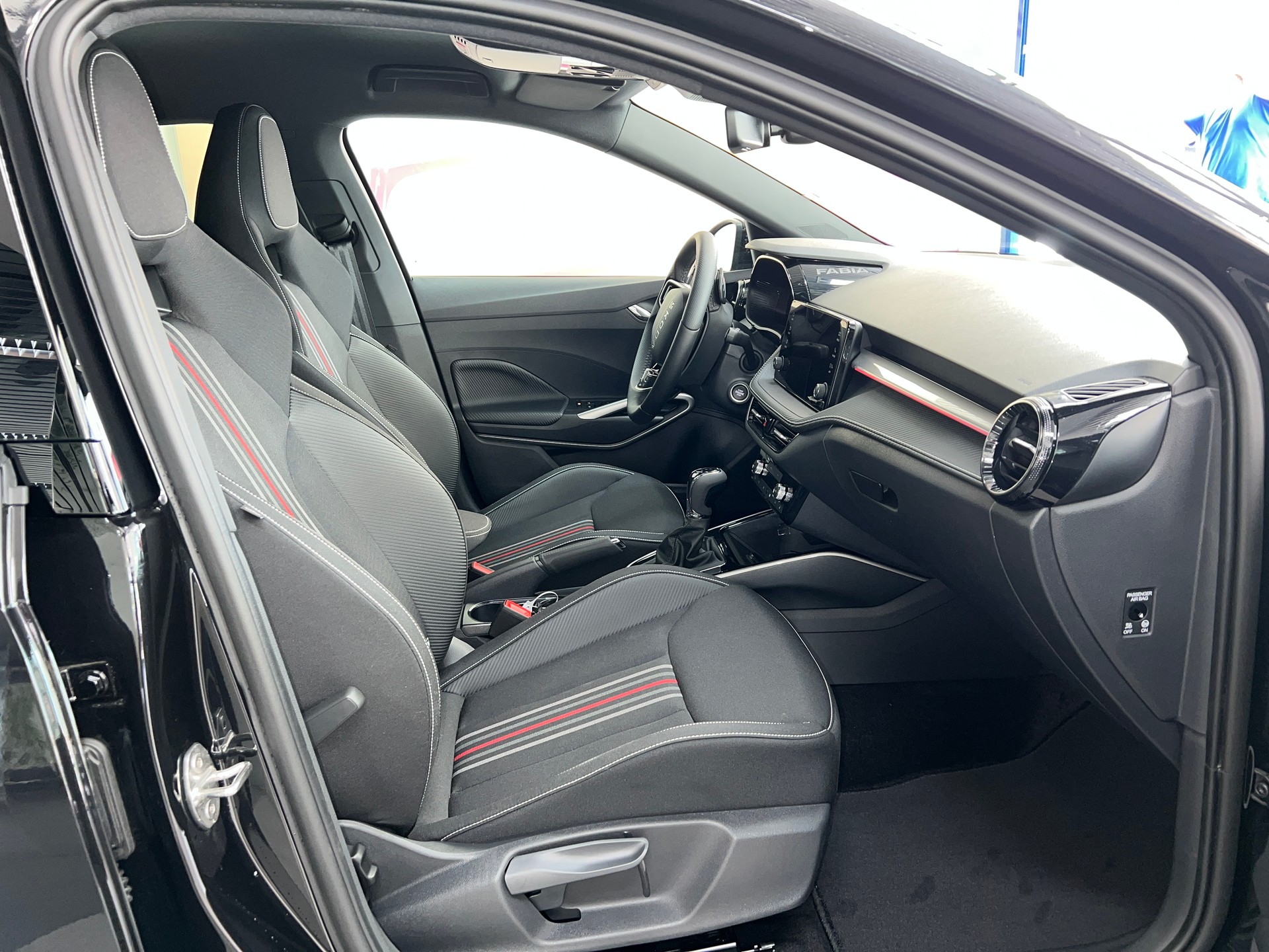 SKODA Fabia 1.5 TSI Monte Carlo DSG / 5 Jahre Garantie-image-5