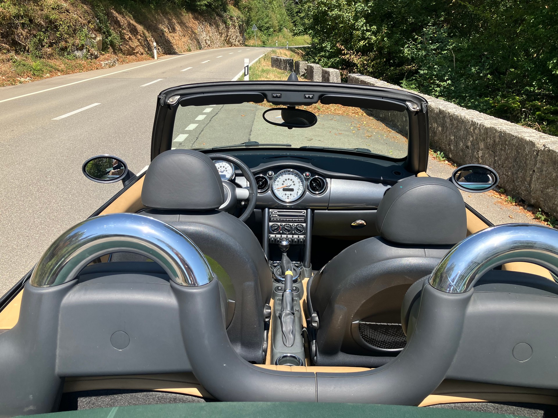 MINI 1.6i Cooper-image-1