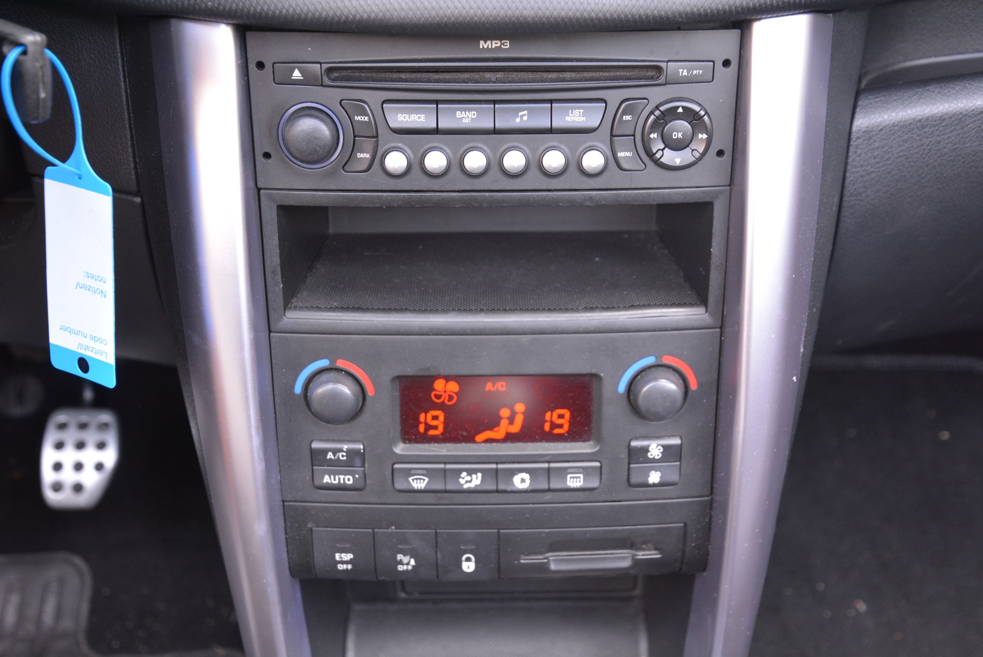 PEUGEOT 207 CC 1.6 16V Turbo Sport-image-10