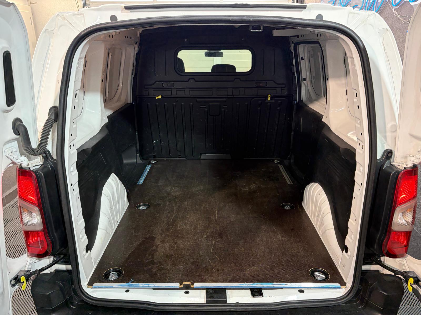 PEUGEOT Partner 1.5 Blue HDi s/s Asphalt EAT8 1000kg-image-19