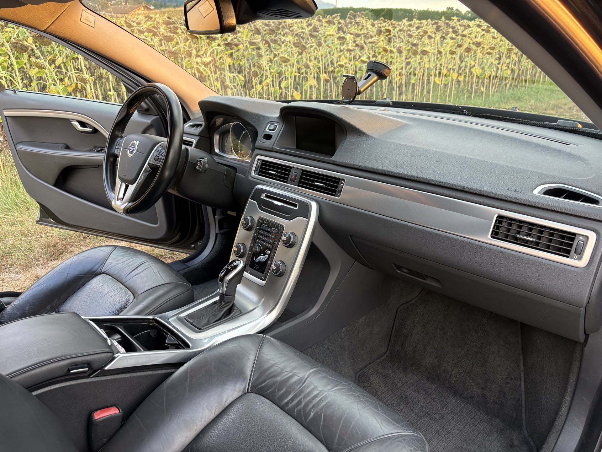 VOLVO 2.4 D5 Momentum AWD-image-3