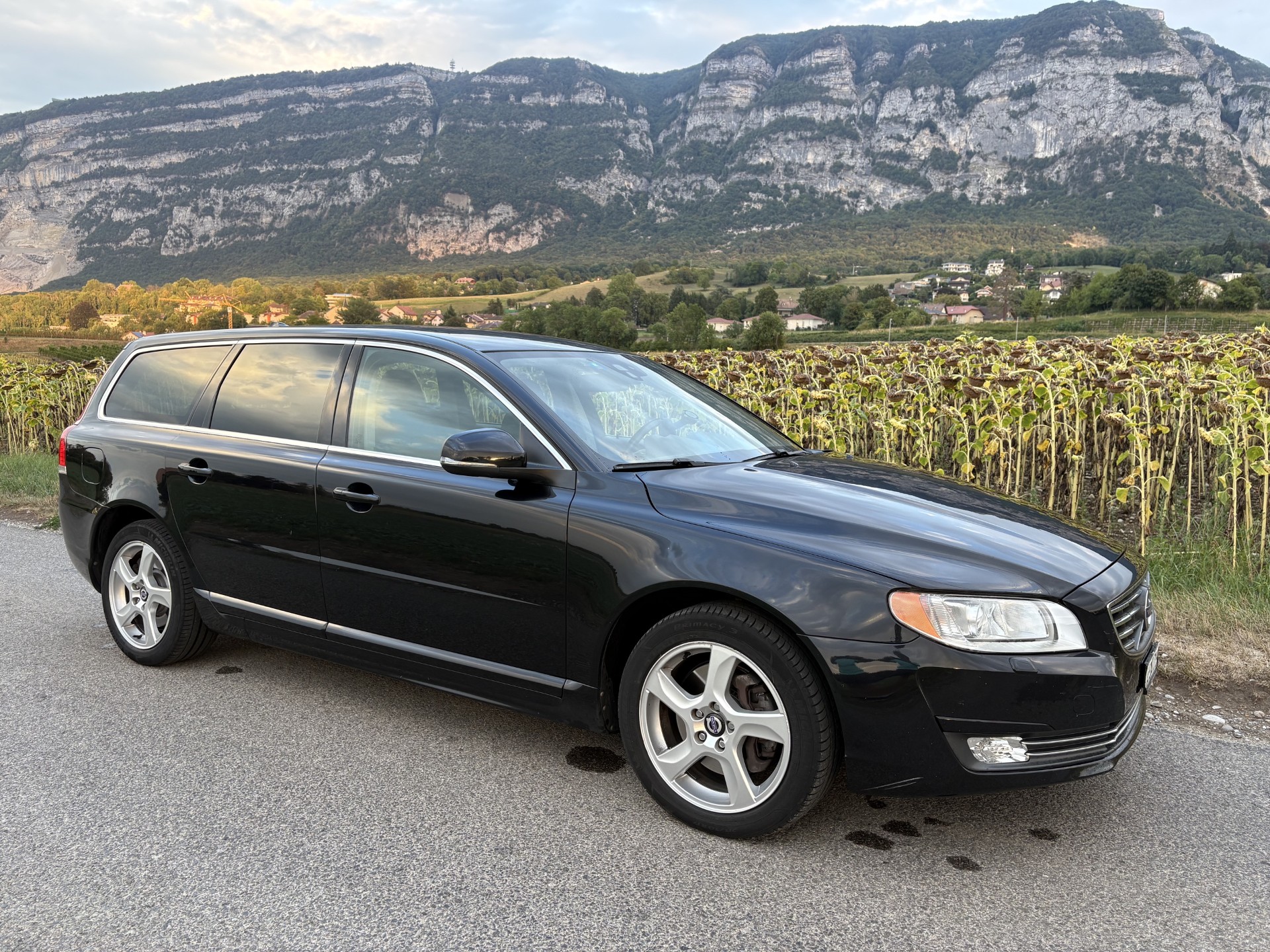 VOLVO 2.4 D5 Momentum AWD-image-0