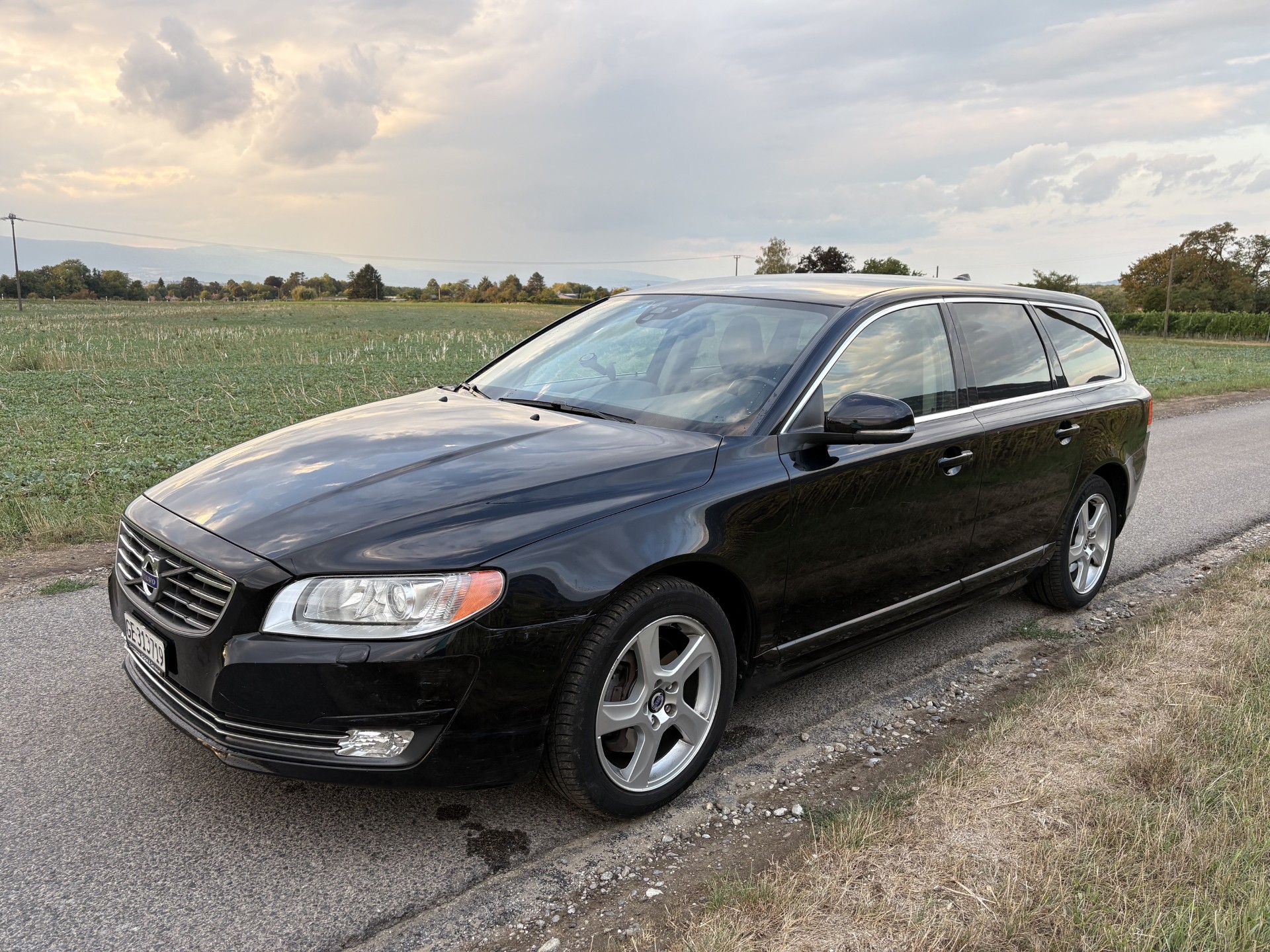 VOLVO 2.4 D5 Momentum AWD-image-1