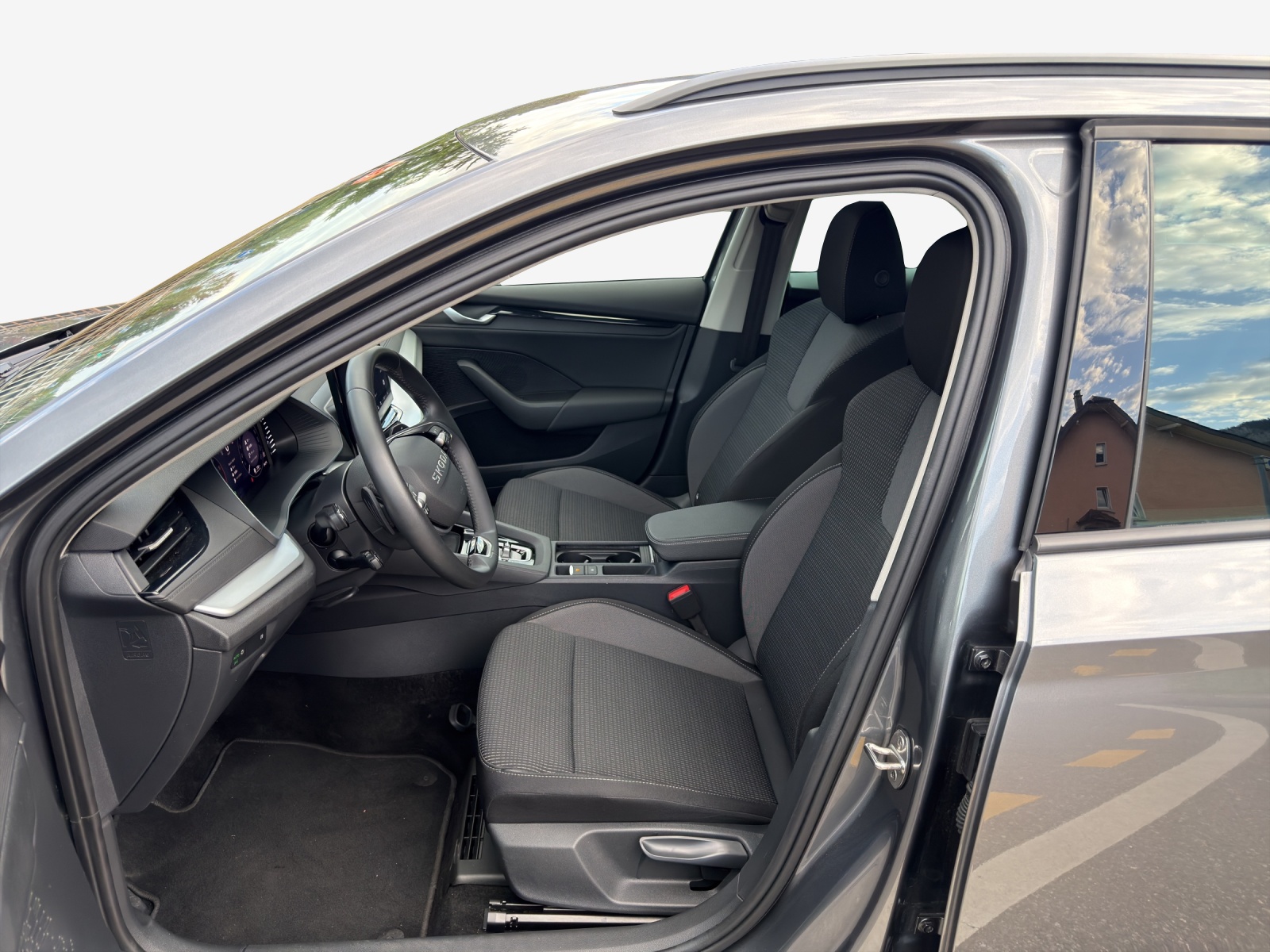 SKODA Octavia Combi 1.5 TSI mHEV DSG Dynamic-image-7