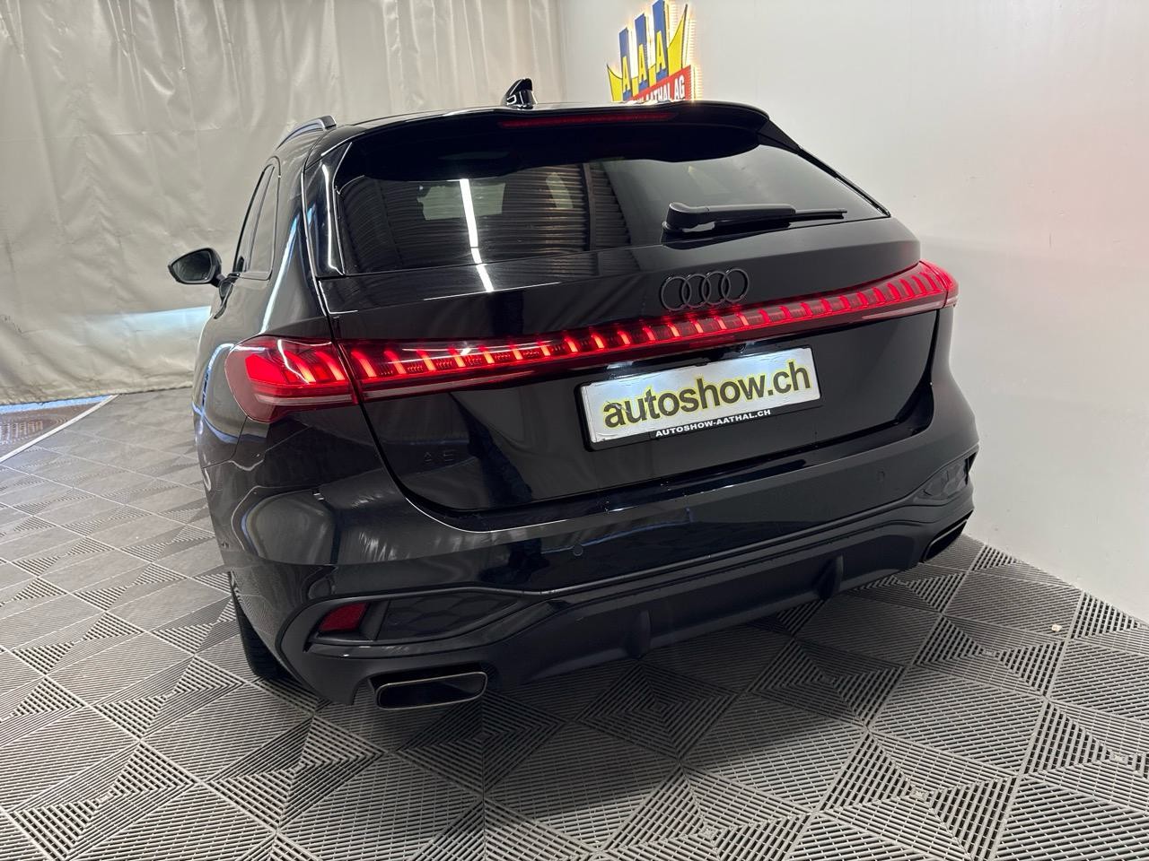 AUDI A5 Avant 2.0 TFSI S-tronic Black Line S-image-15