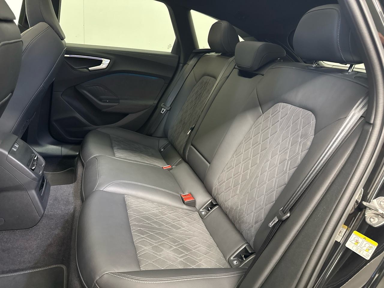 AUDI A5 Avant 2.0 TFSI S-tronic Black Line S-image-12