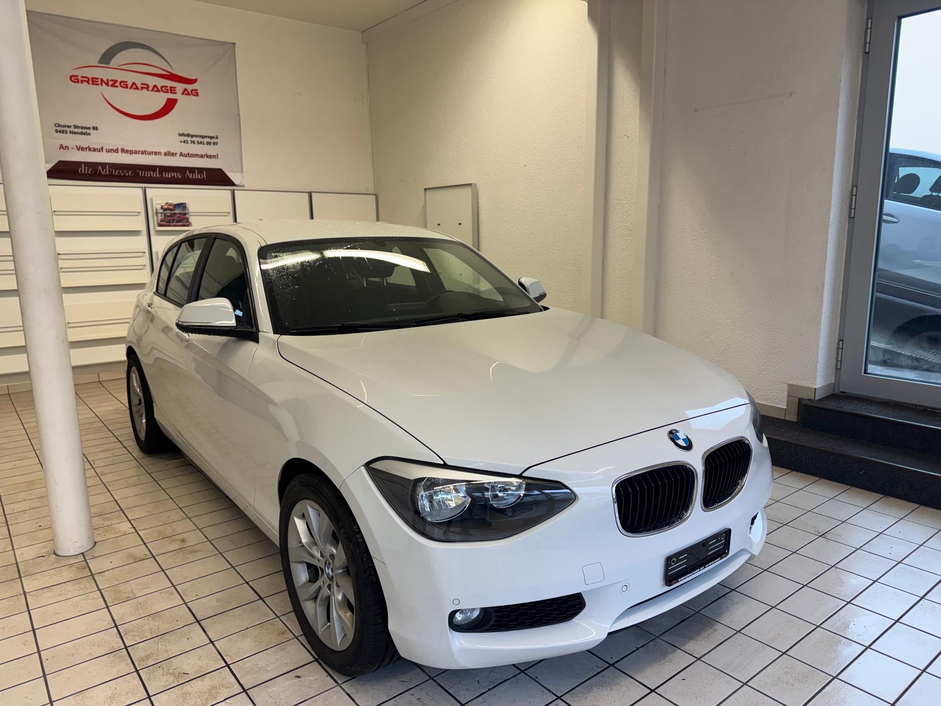 BMW 118d xDrive Sport Line-image-1