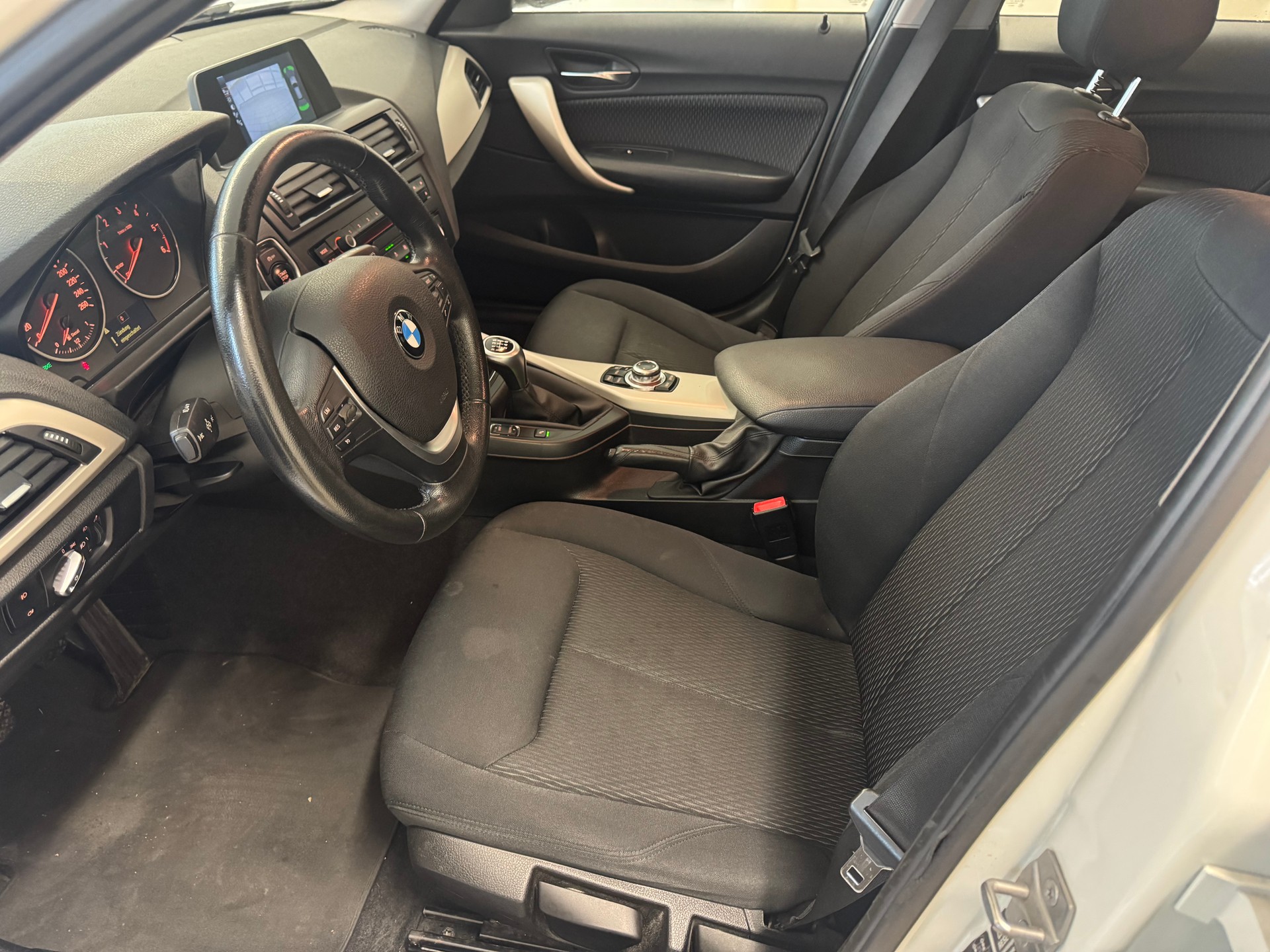 BMW 118d xDrive Sport Line-image-11