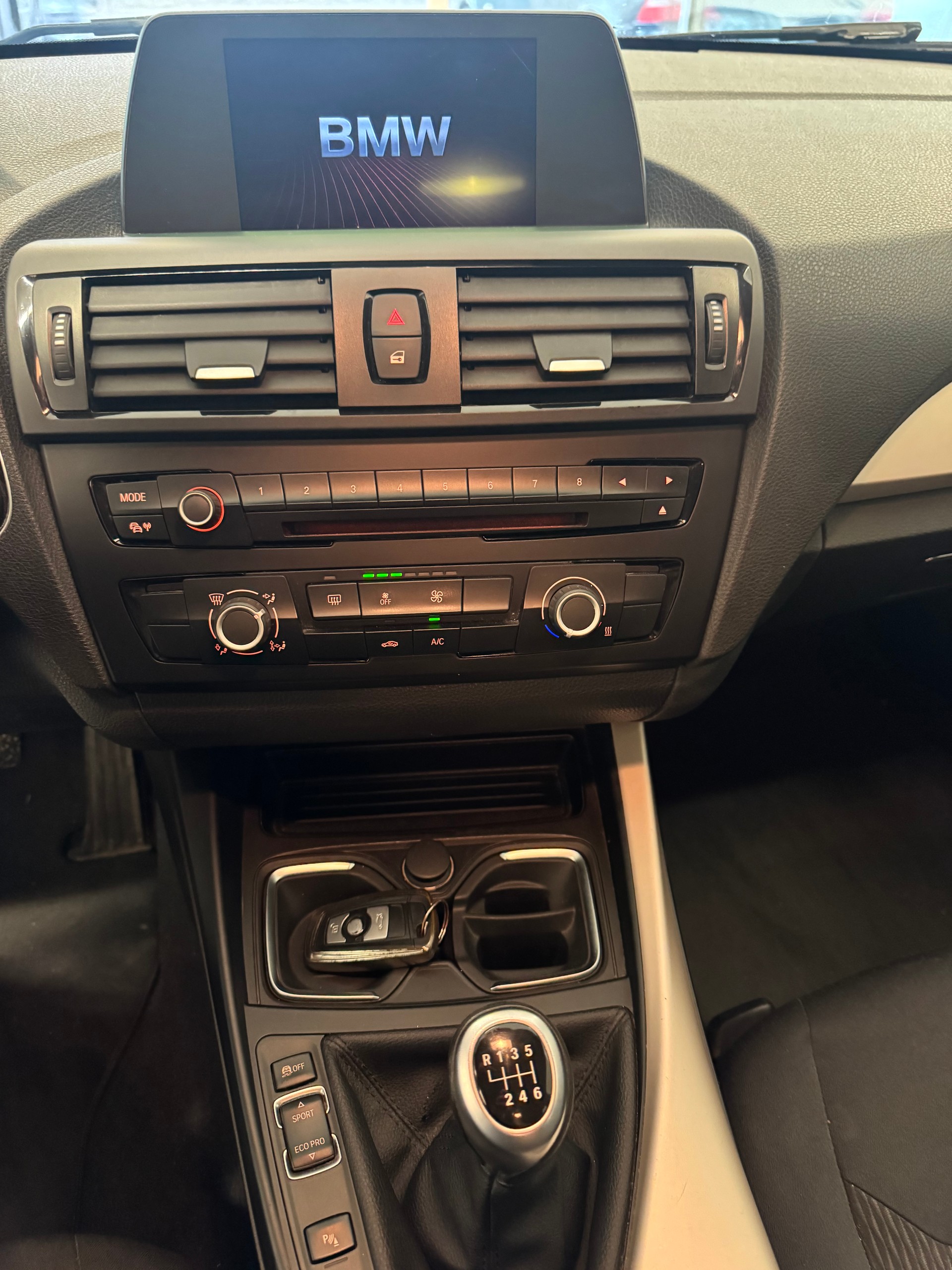 BMW 118d xDrive Sport Line-image-8
